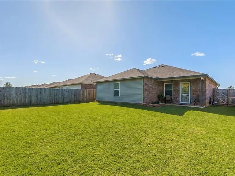 Village House: 10120 Sussex Pl