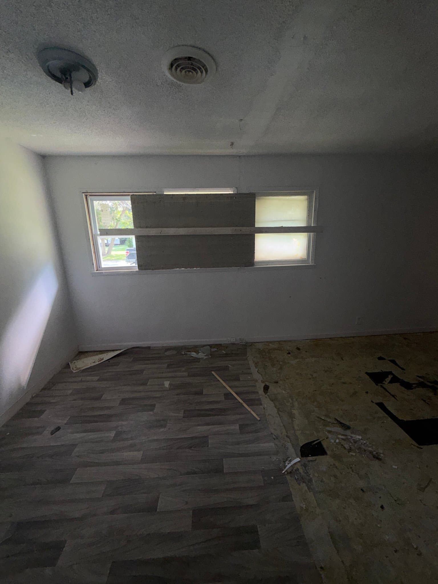 Cahokia Heights House: 30 Delores Dr