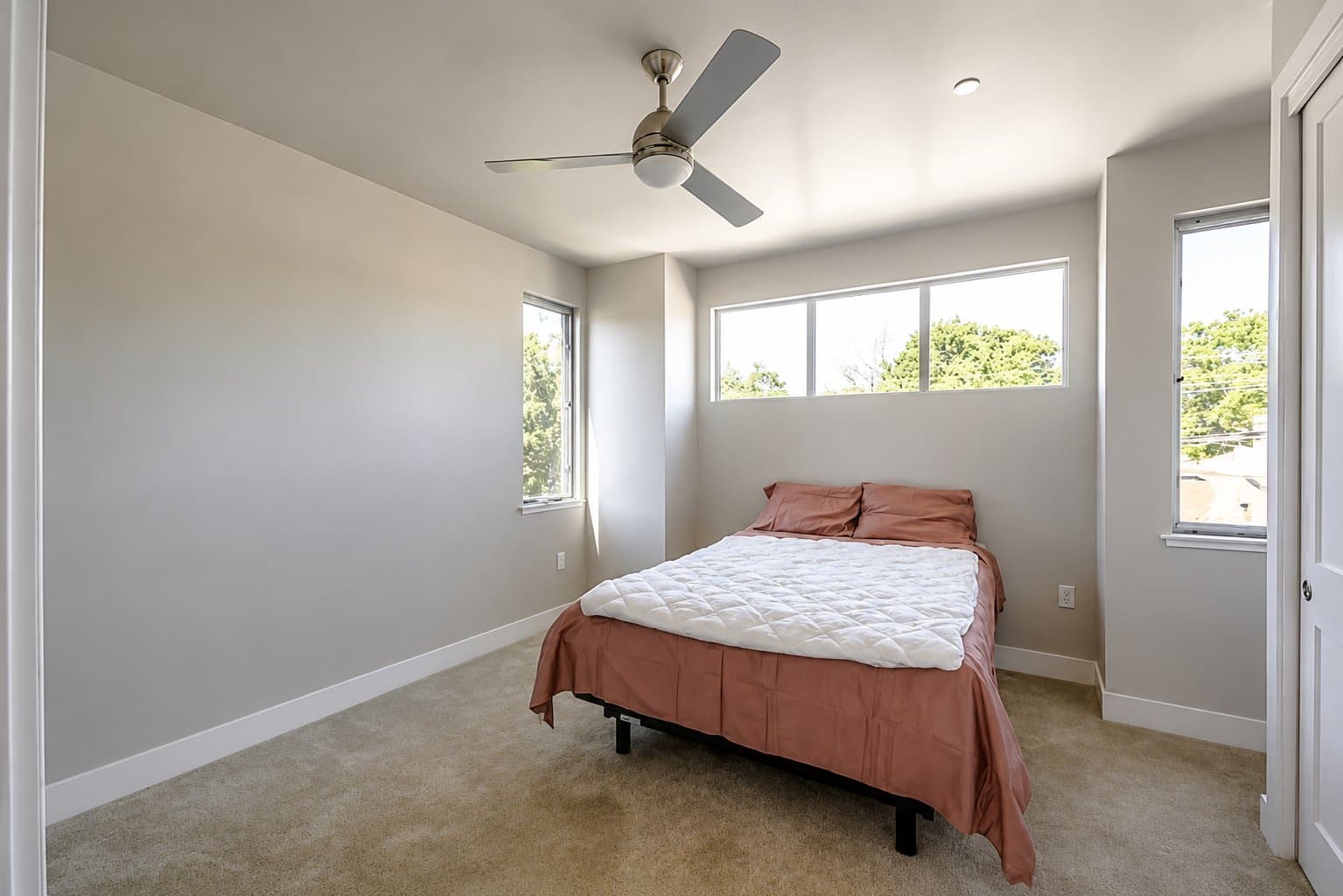 Sacramento House: 1814 Solons Aly