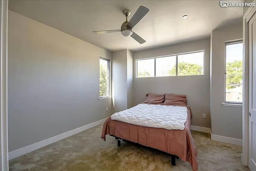 Sacramento House: 1814 Solons Aly