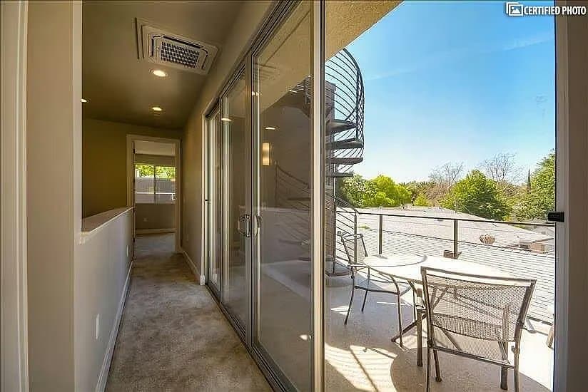 Sacramento House: 1814 Solons Aly