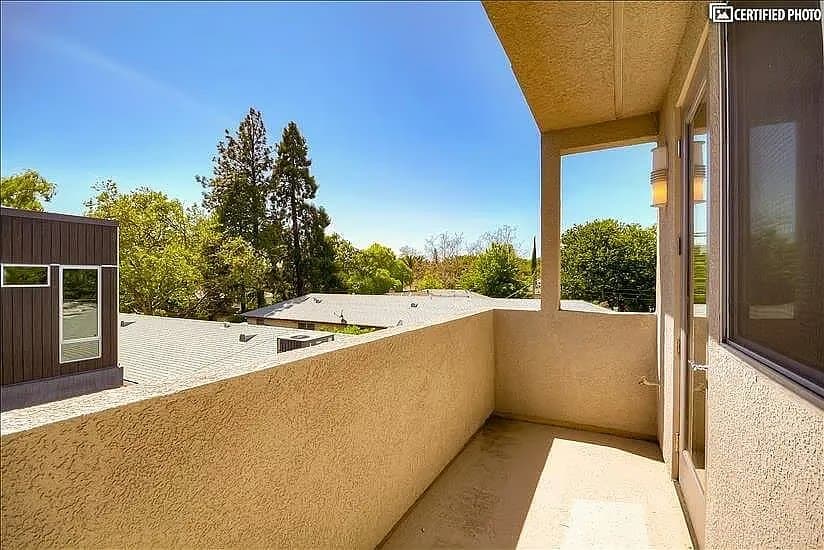 Sacramento House: 1814 Solons Aly