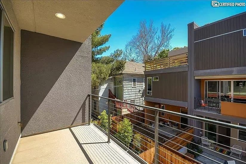 Sacramento House: 1814 Solons Aly