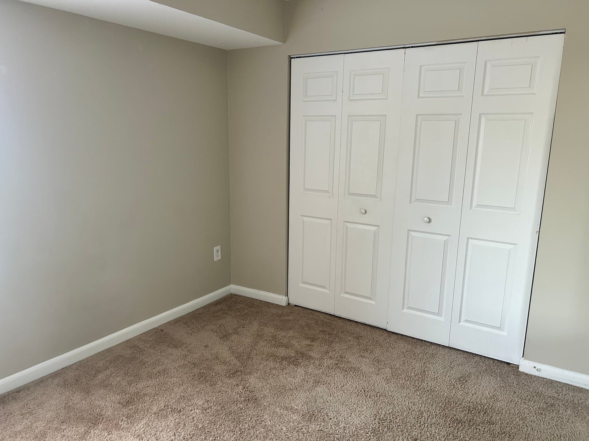 Columbia Apartment: 5488 cedar lane
