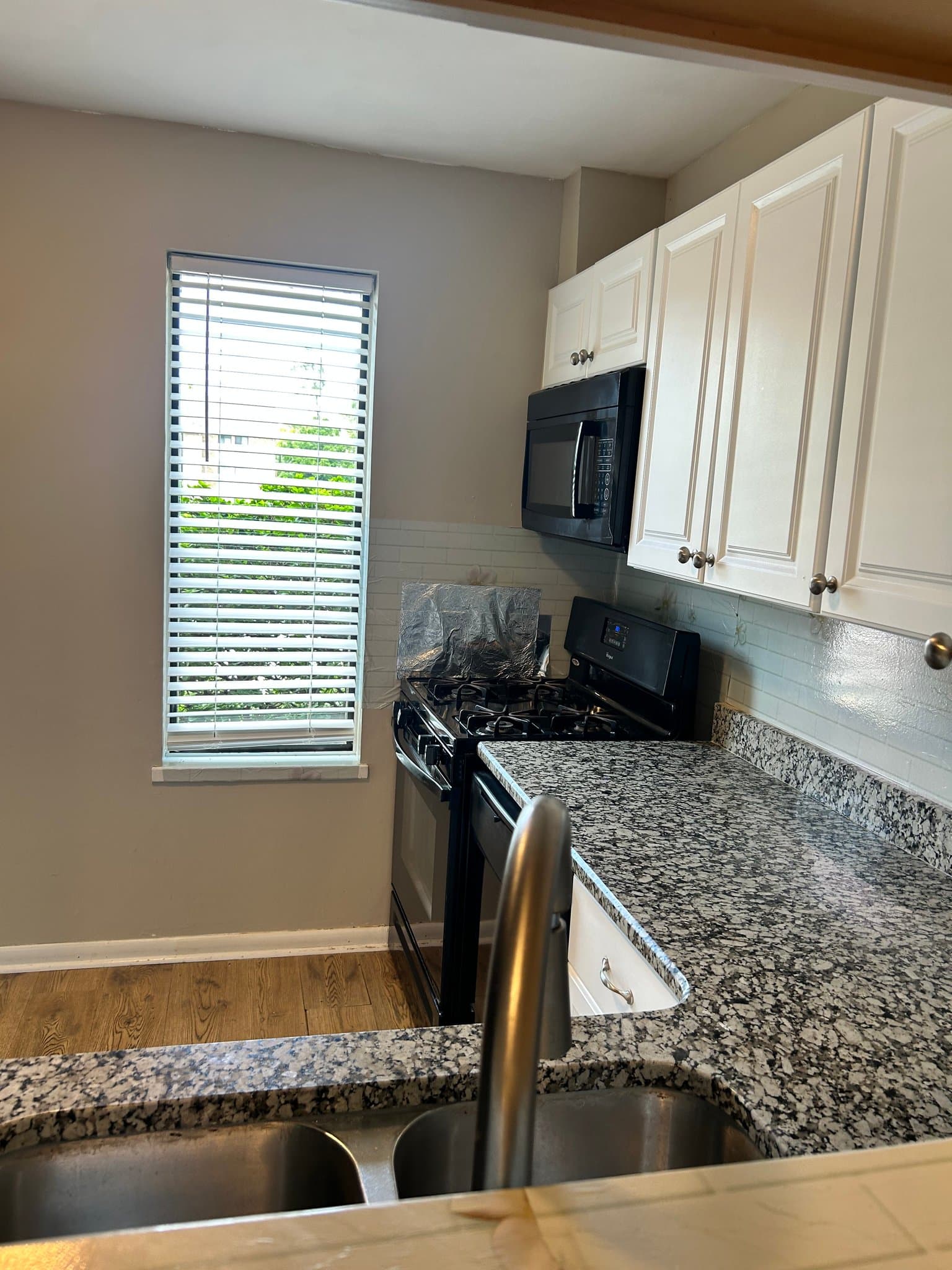 Columbia Apartment: 5488 cedar lane