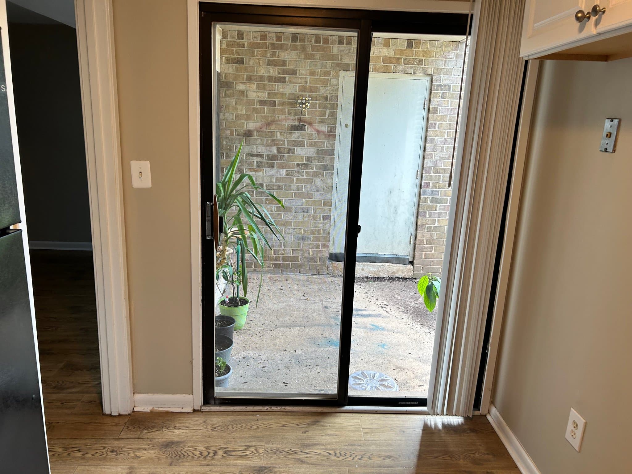 Columbia Apartment: 5488 cedar lane