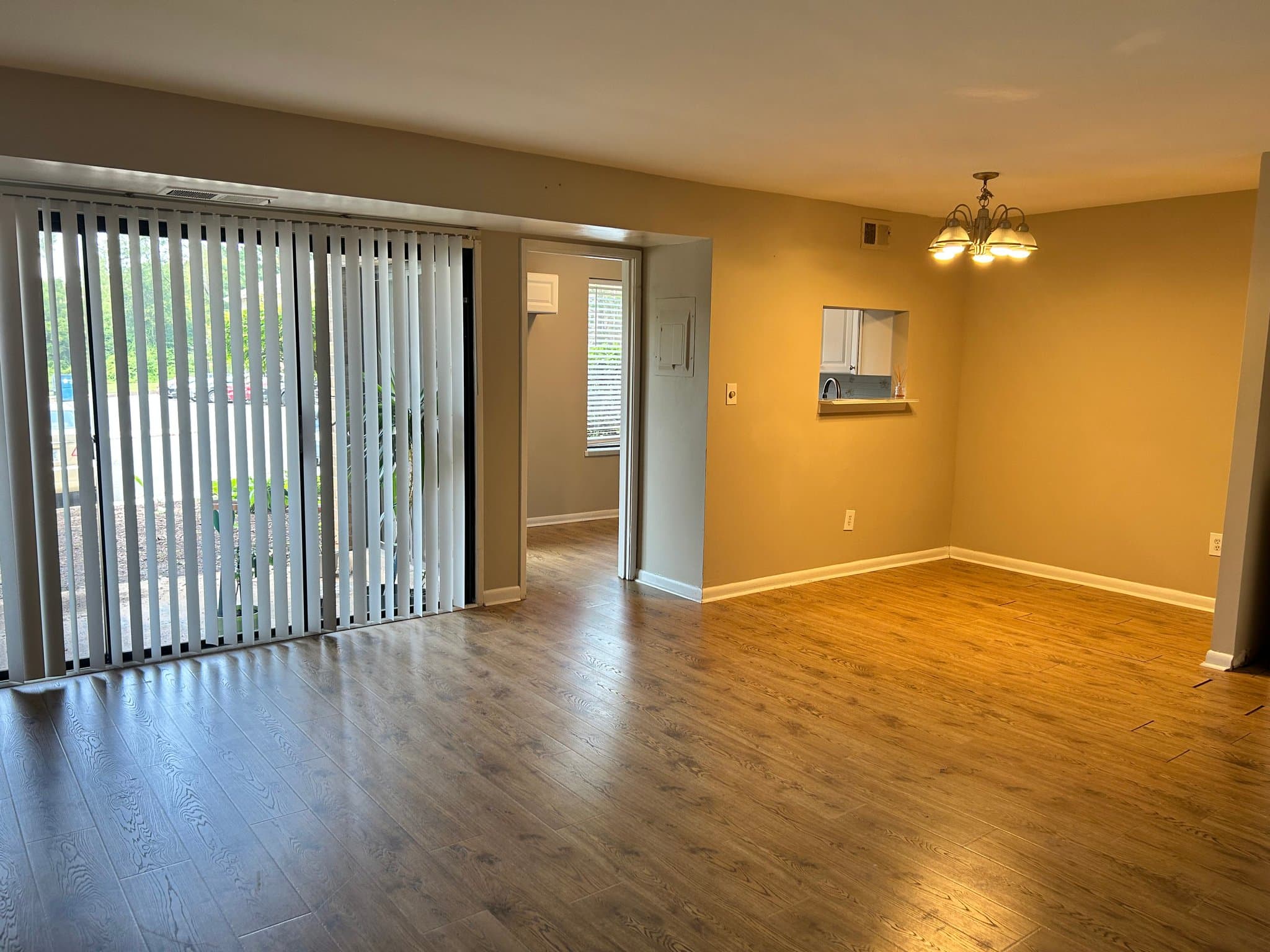 Columbia Apartment: 5488 cedar lane