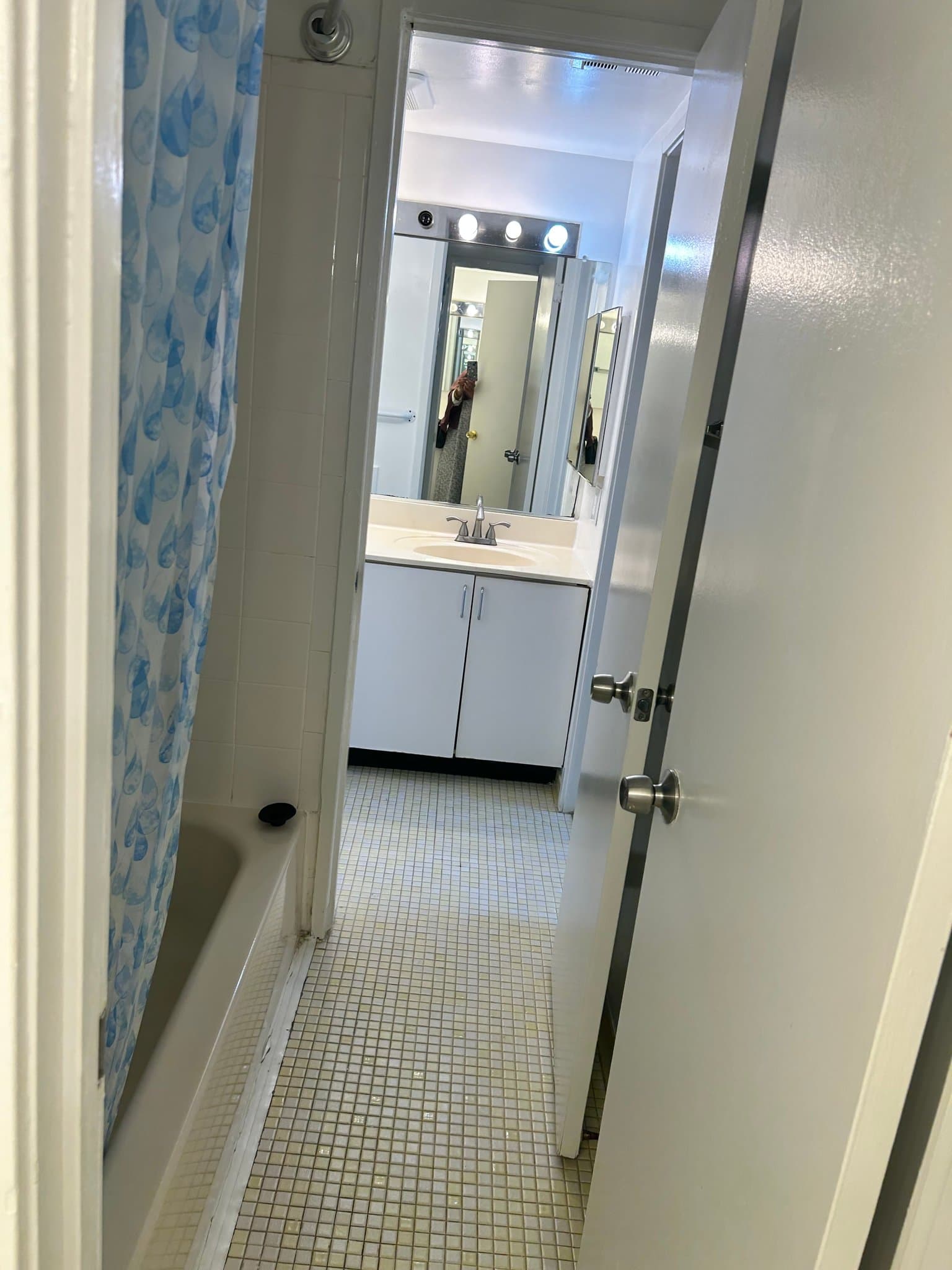 Columbia Apartment: 5488 cedar lane