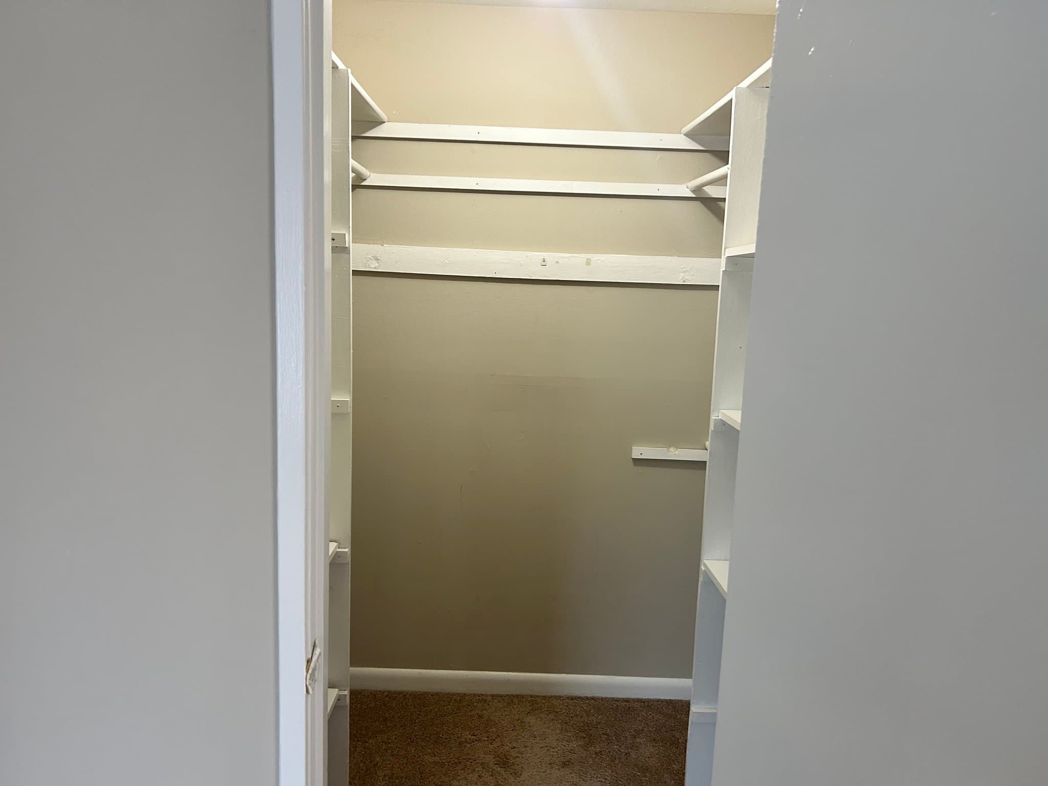 Columbia Apartment: 5488 cedar lane
