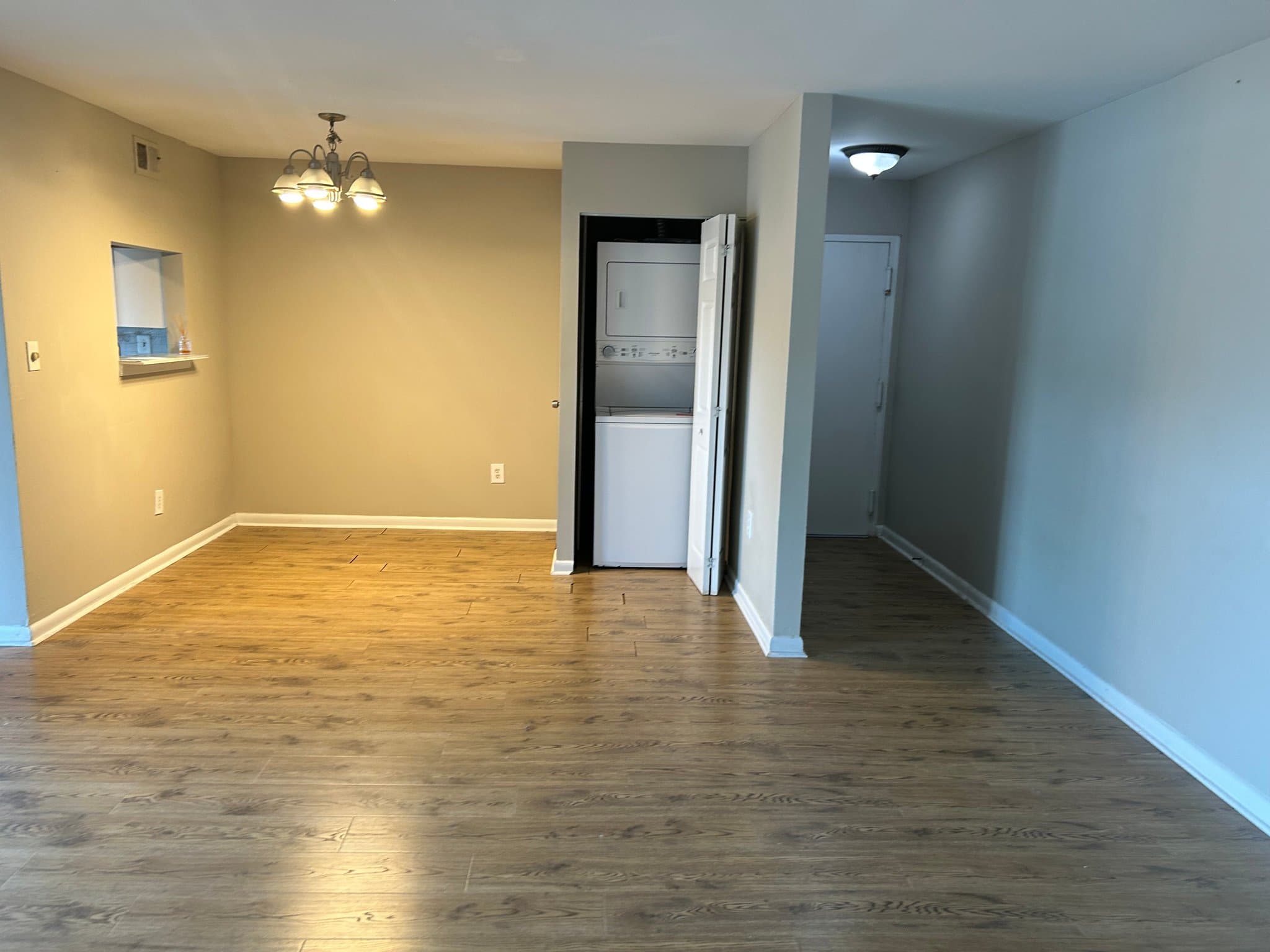 Columbia Apartment: 5488 cedar lane