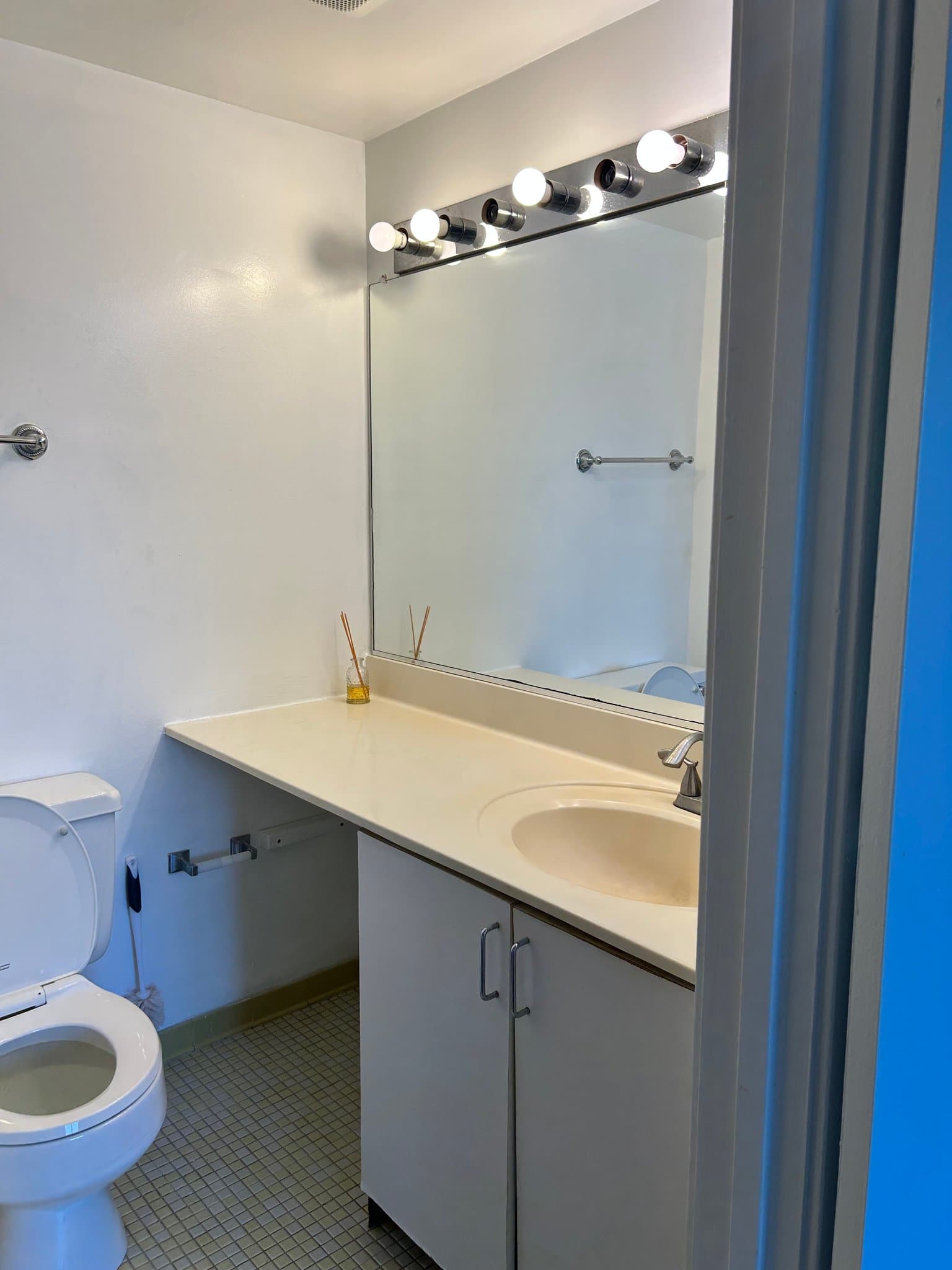 Columbia Apartment: 5488 cedar lane