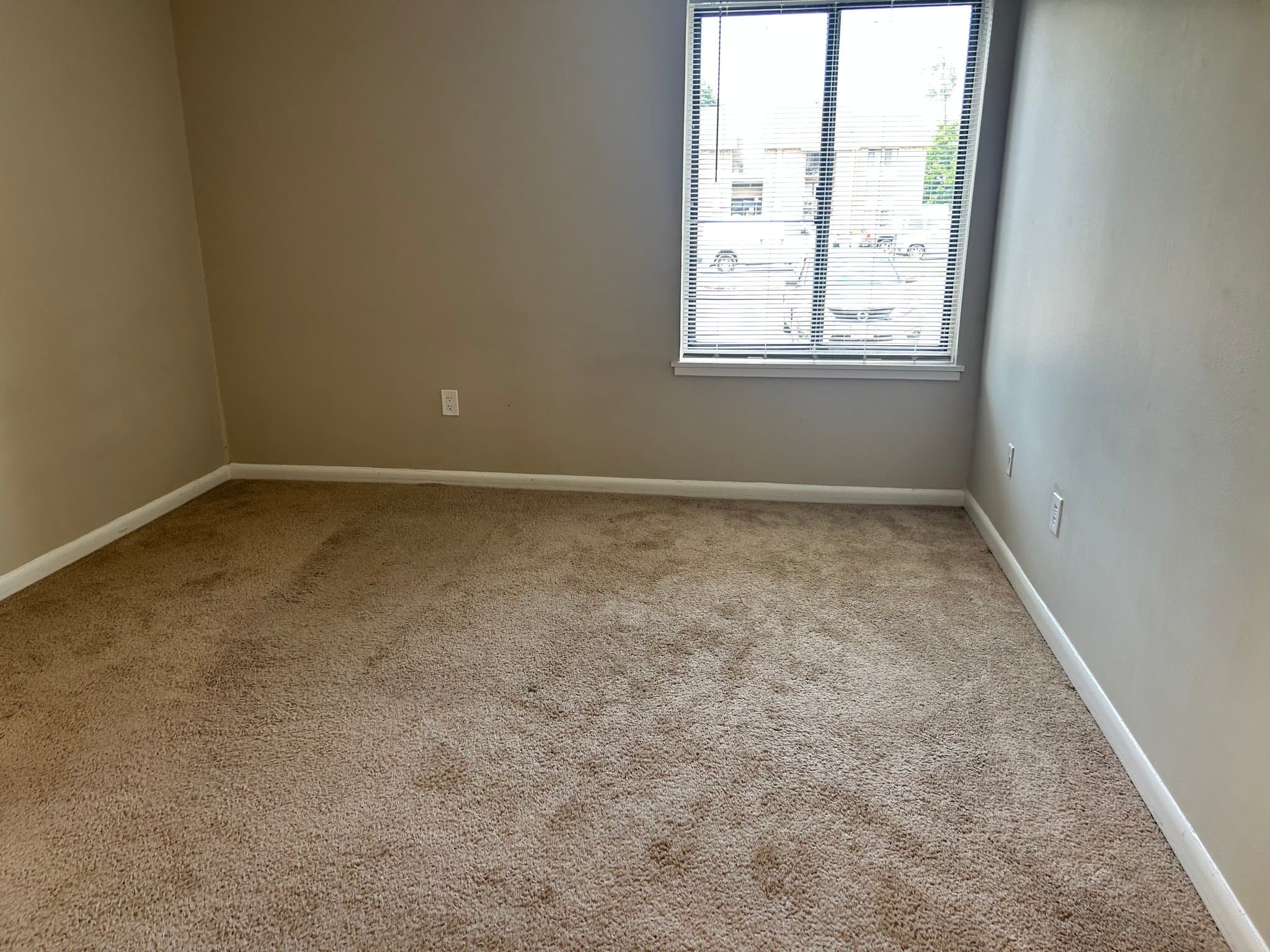 Columbia Apartment: 5488 cedar lane