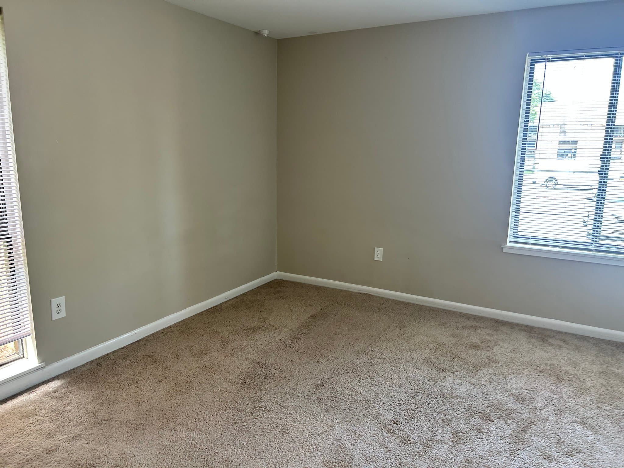 Columbia Apartment: 5488 cedar lane