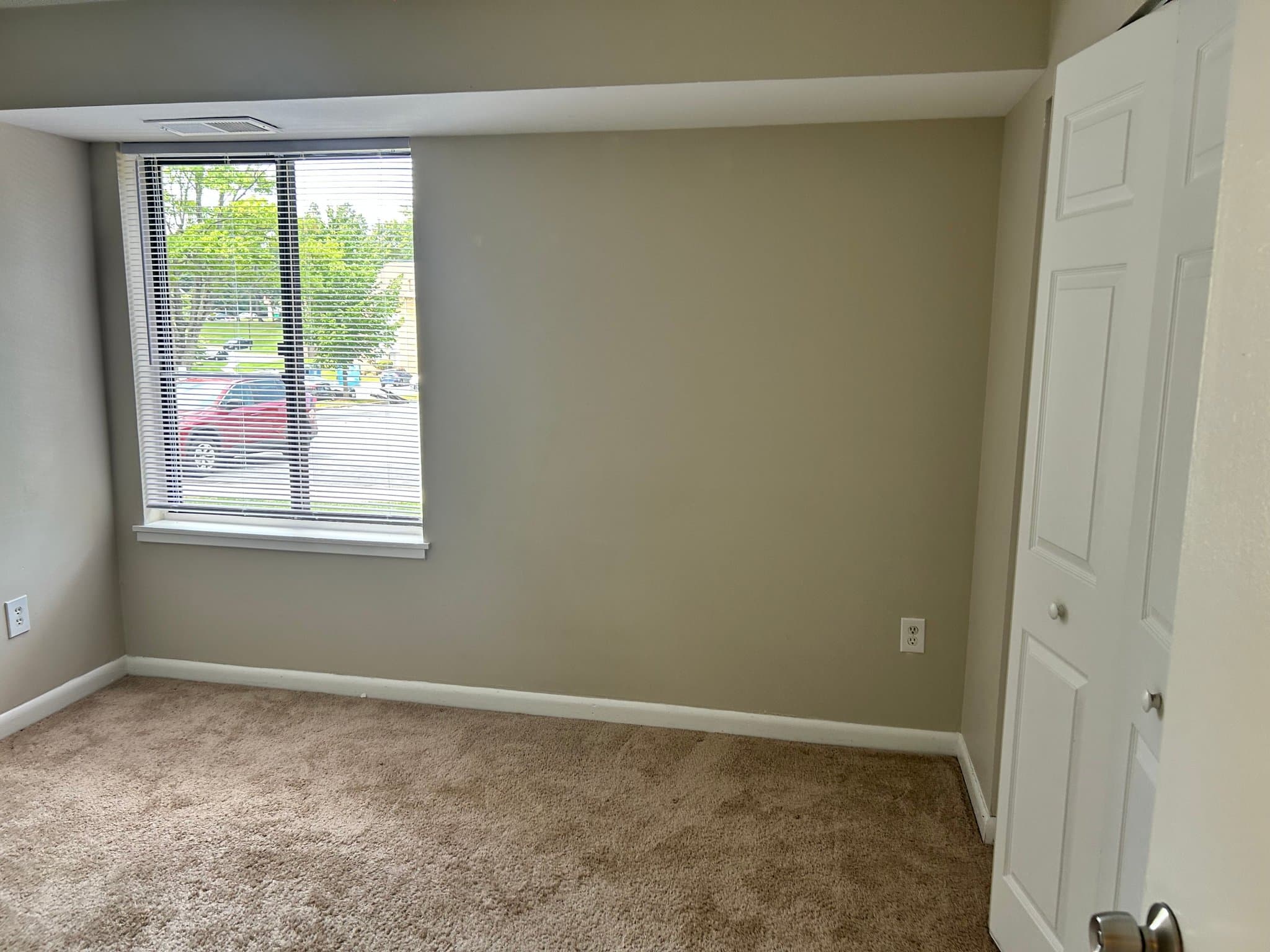 Columbia Apartment: 5488 cedar lane
