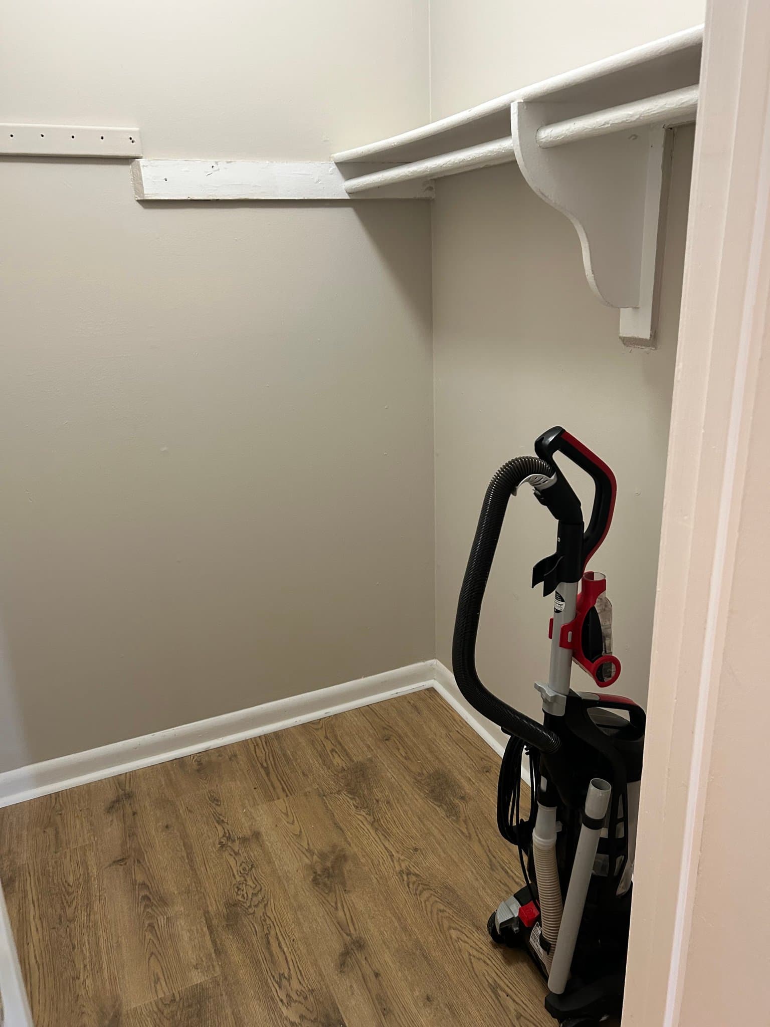 Columbia Apartment: 5488 cedar lane