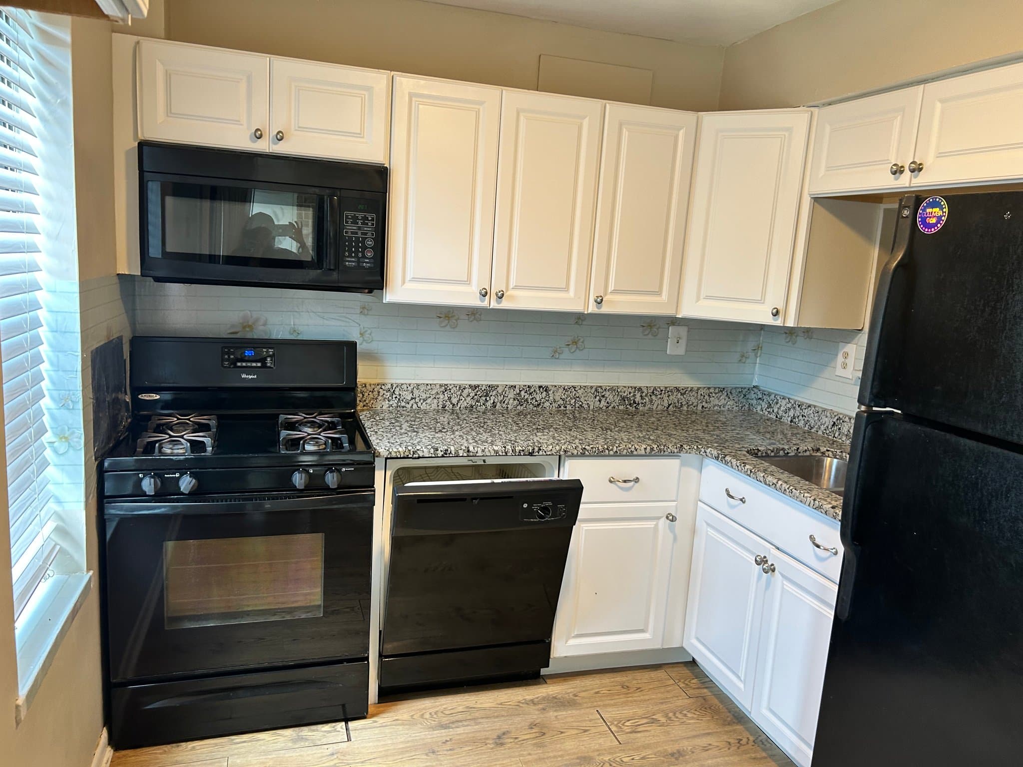 Columbia Apartment: 5488 cedar lane