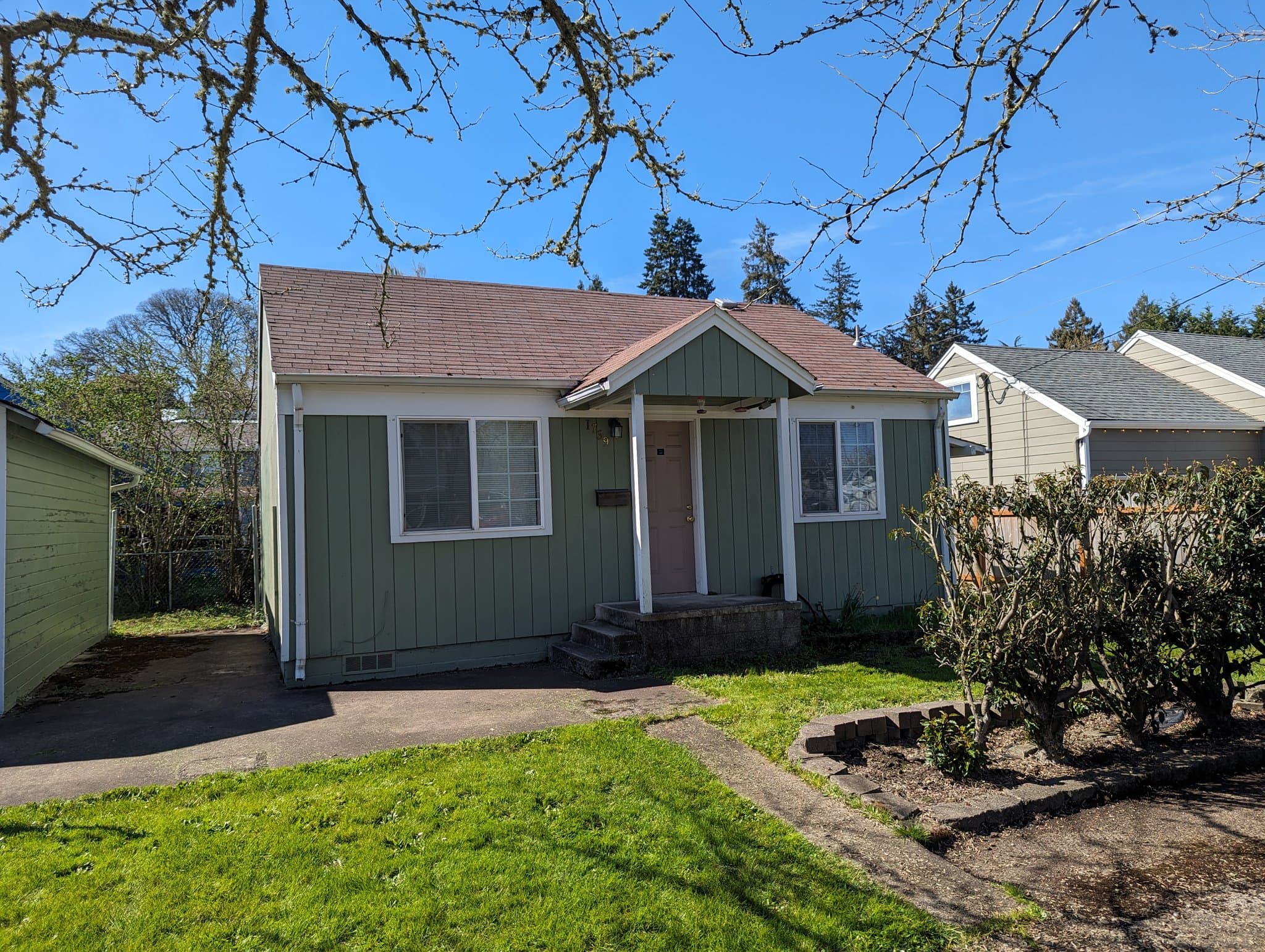 salem House: 1769 Davidson St SE
