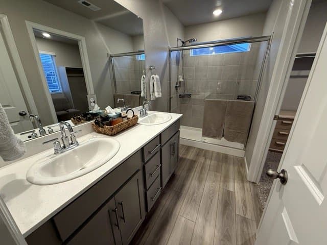 Aurora Townhome: 752 N Shawnee St