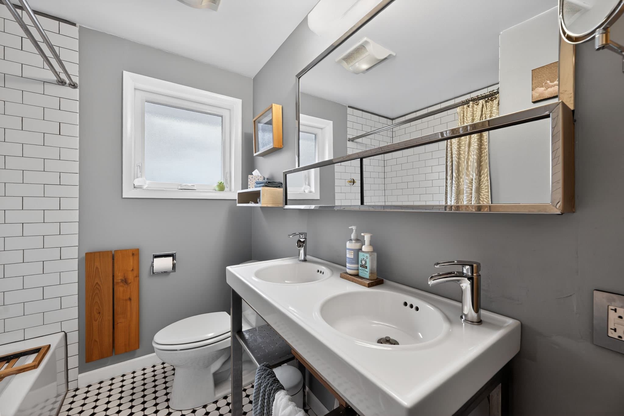 Seattle House: 9314 54th Ave S