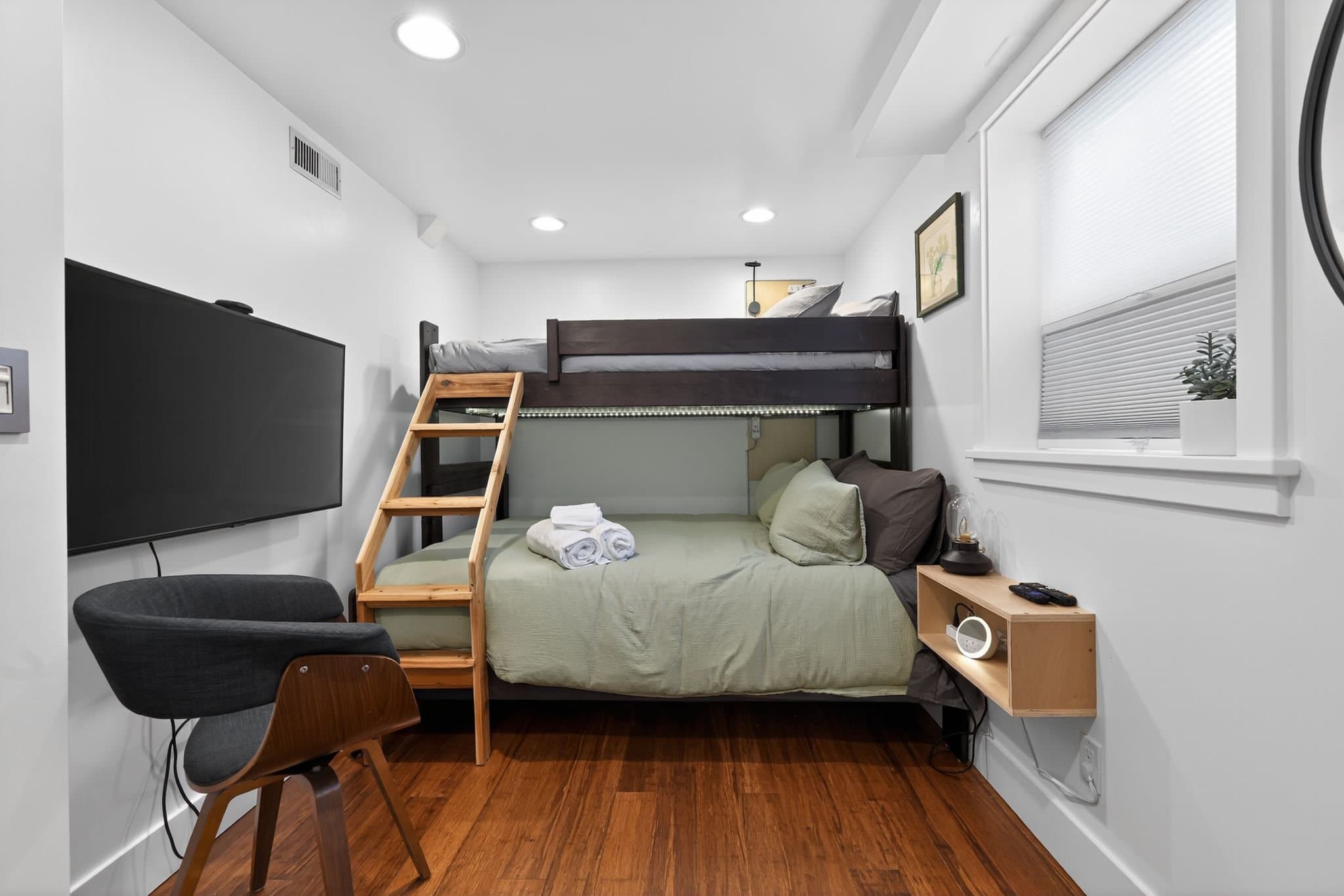 Seattle House: 9314 54th Ave S