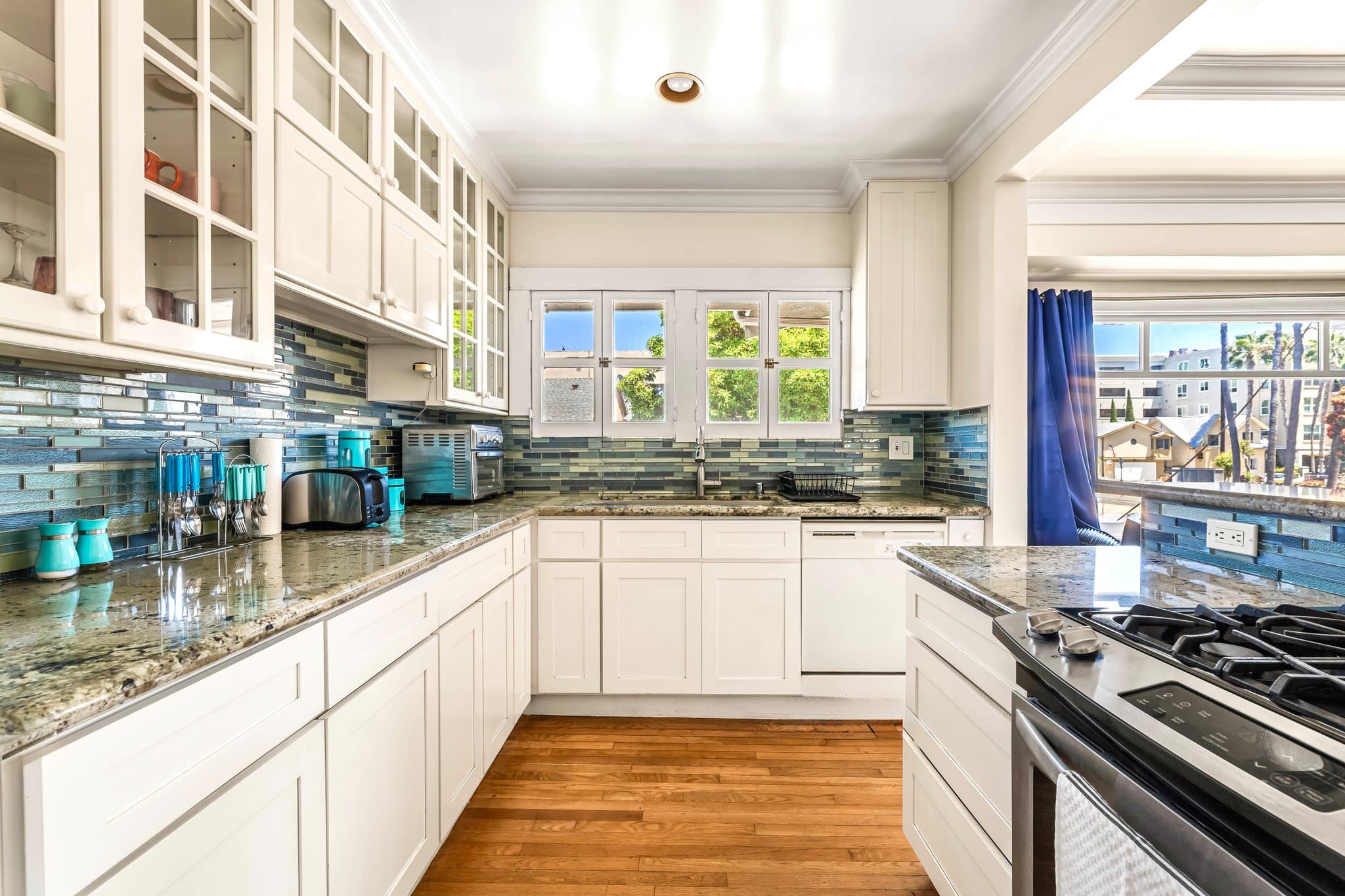 Long Beach Condo: 841 E Ocean Blvd