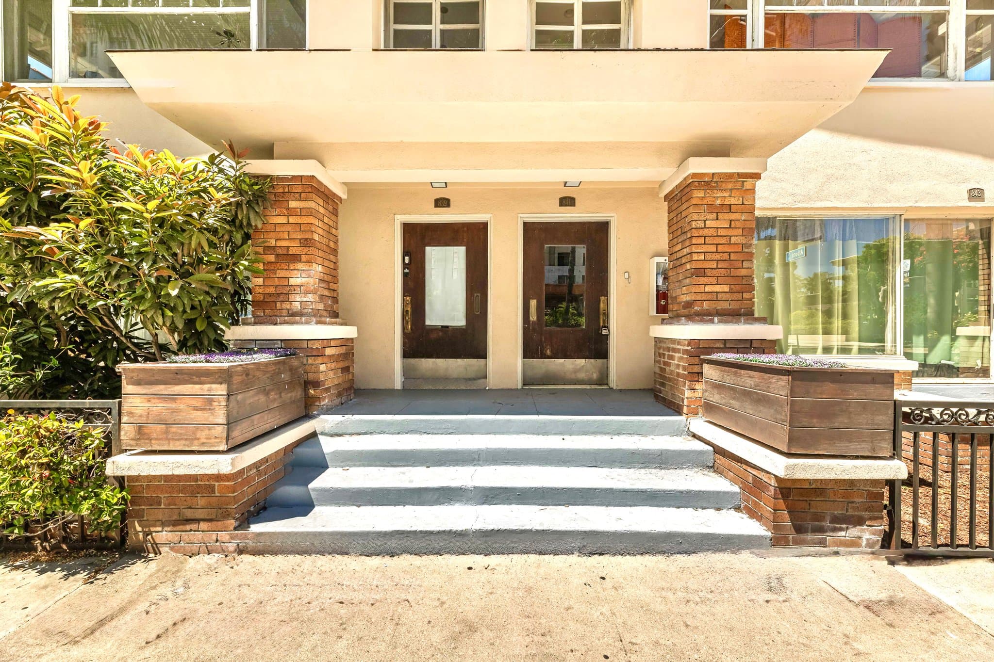 Long Beach Condo: 841 E Ocean Blvd