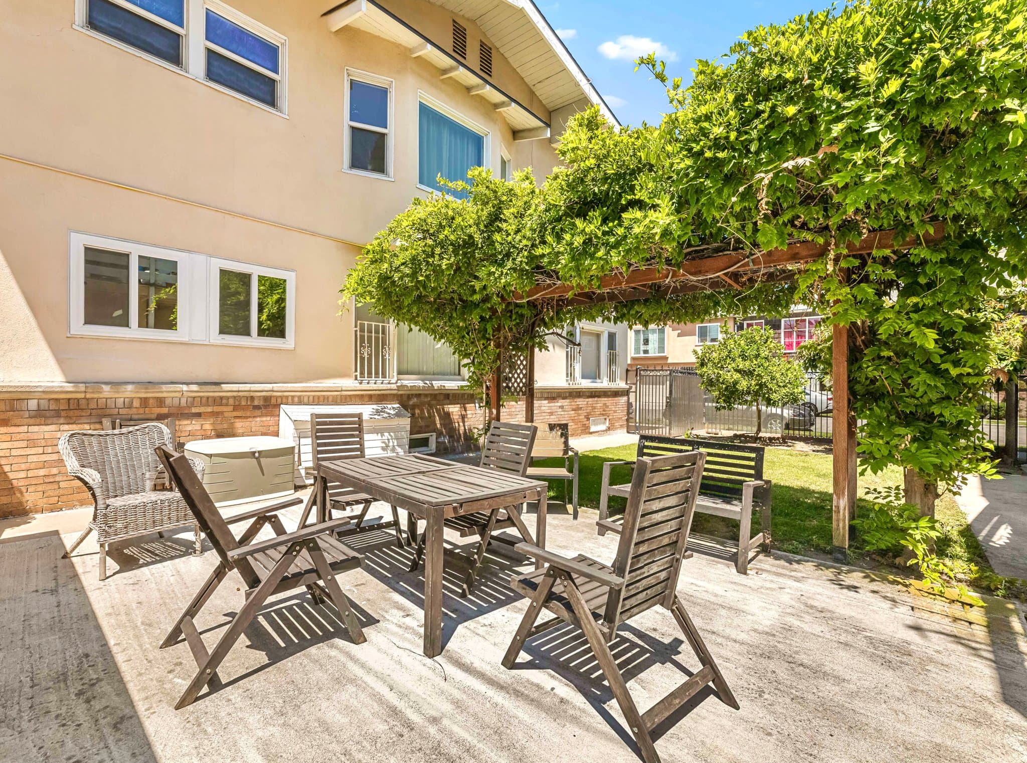 Long Beach Condo: 841 E Ocean Blvd