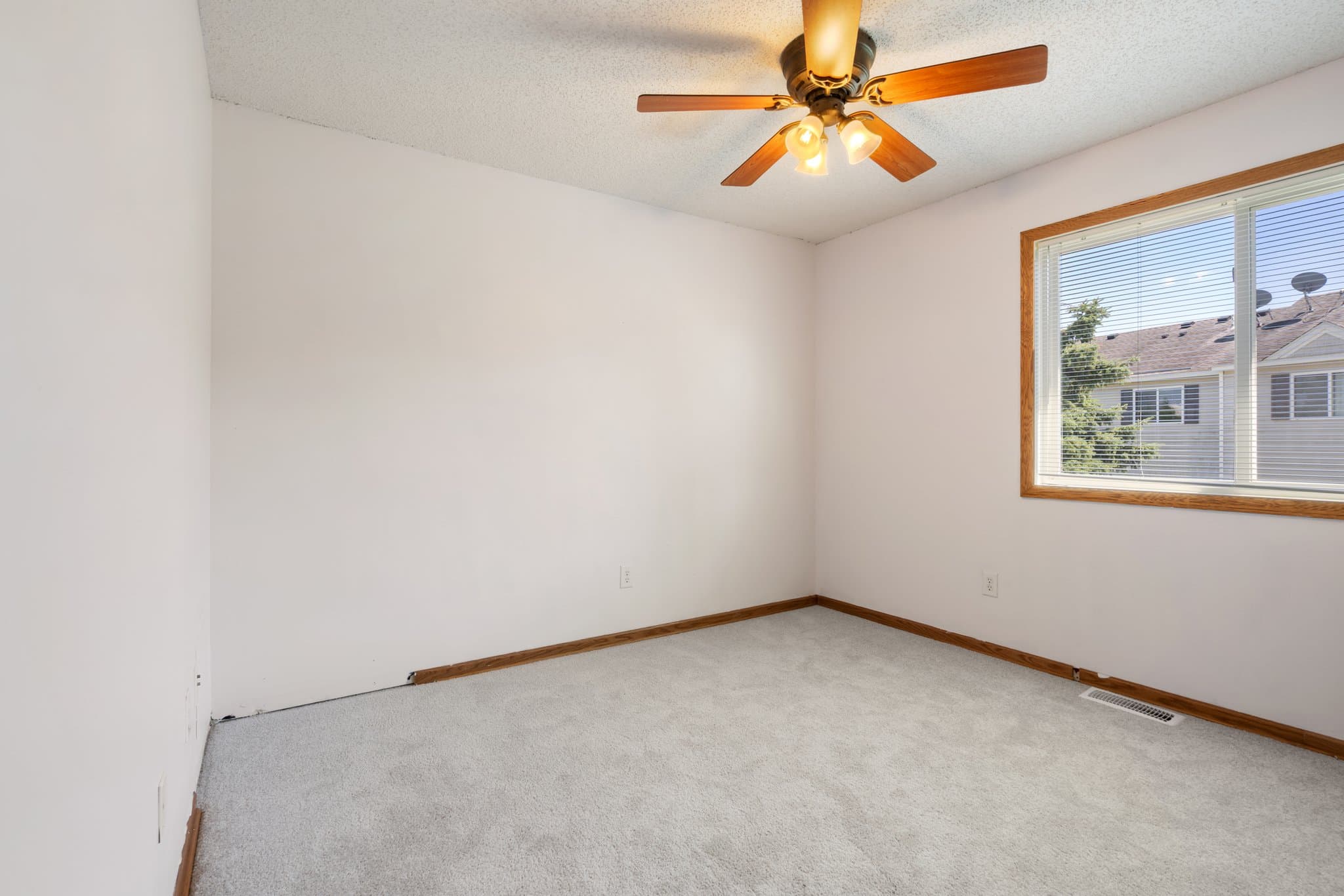 Hugo Townhome: 4961 Emmit Dr N