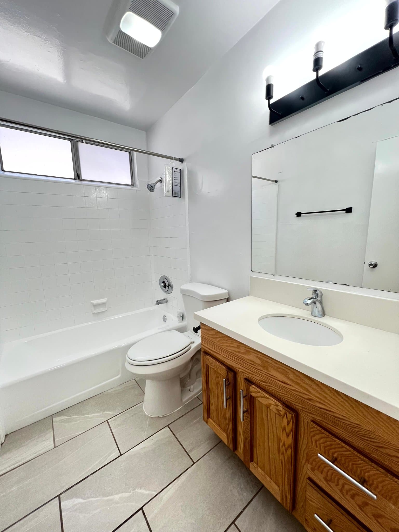 Los Angeles Apartment: 1317 S Bundy Dr