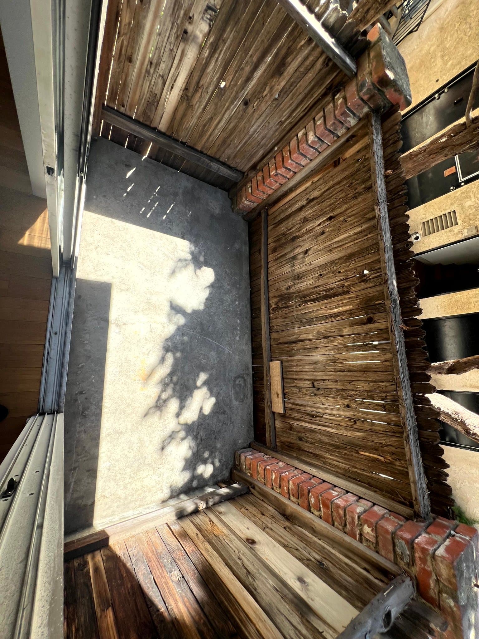 Los Angeles Apartment: 1317 S Bundy Dr