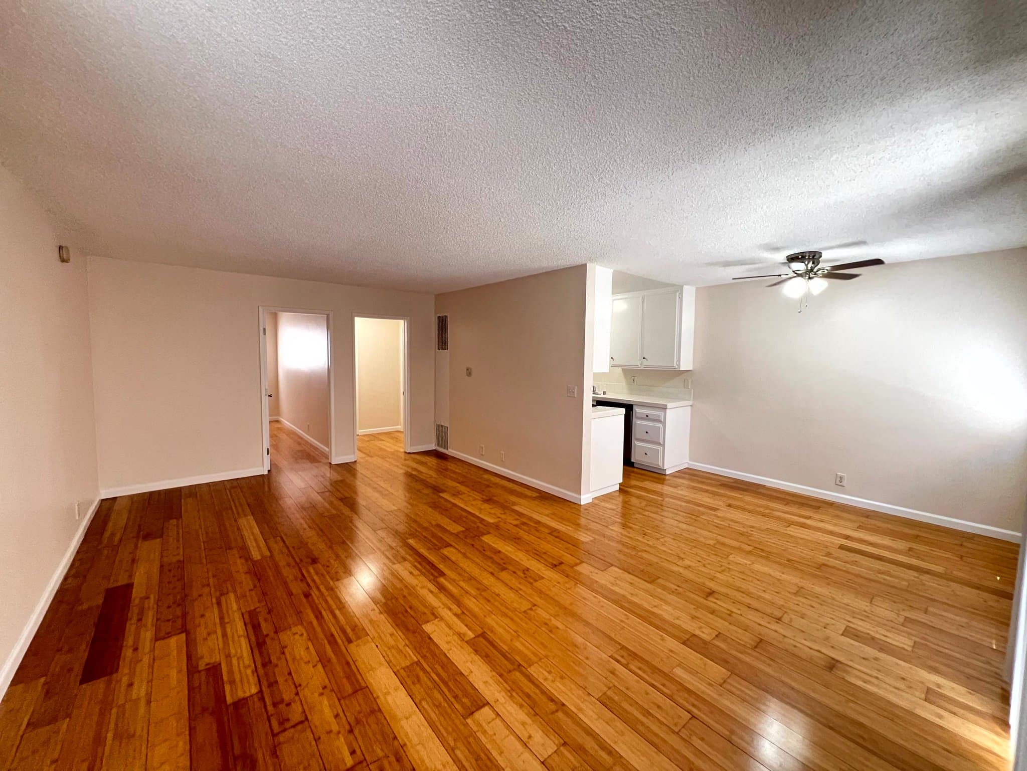 Los Angeles Apartment: 1317 S Bundy Dr