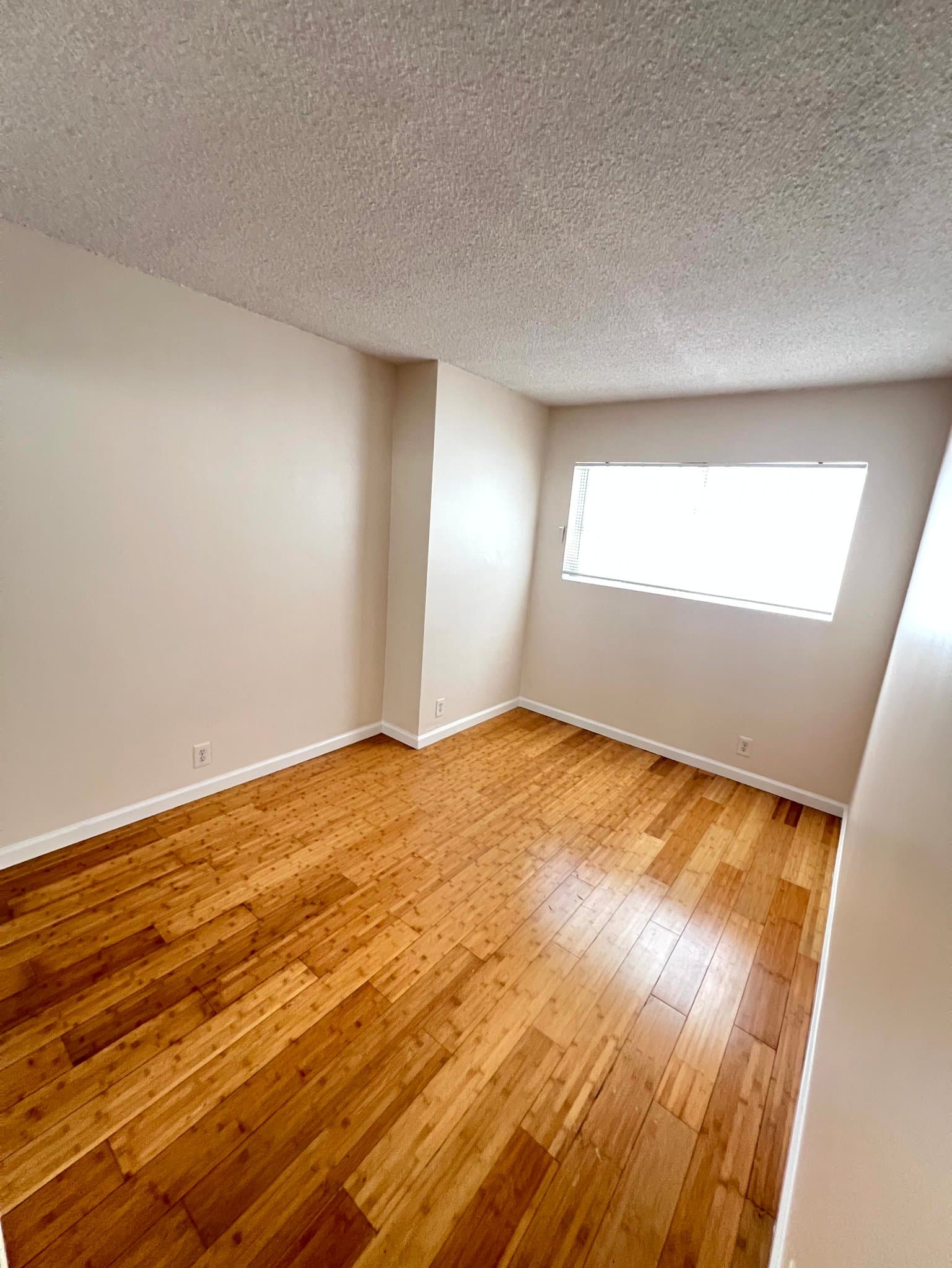 Los Angeles Apartment: 1317 S Bundy Dr