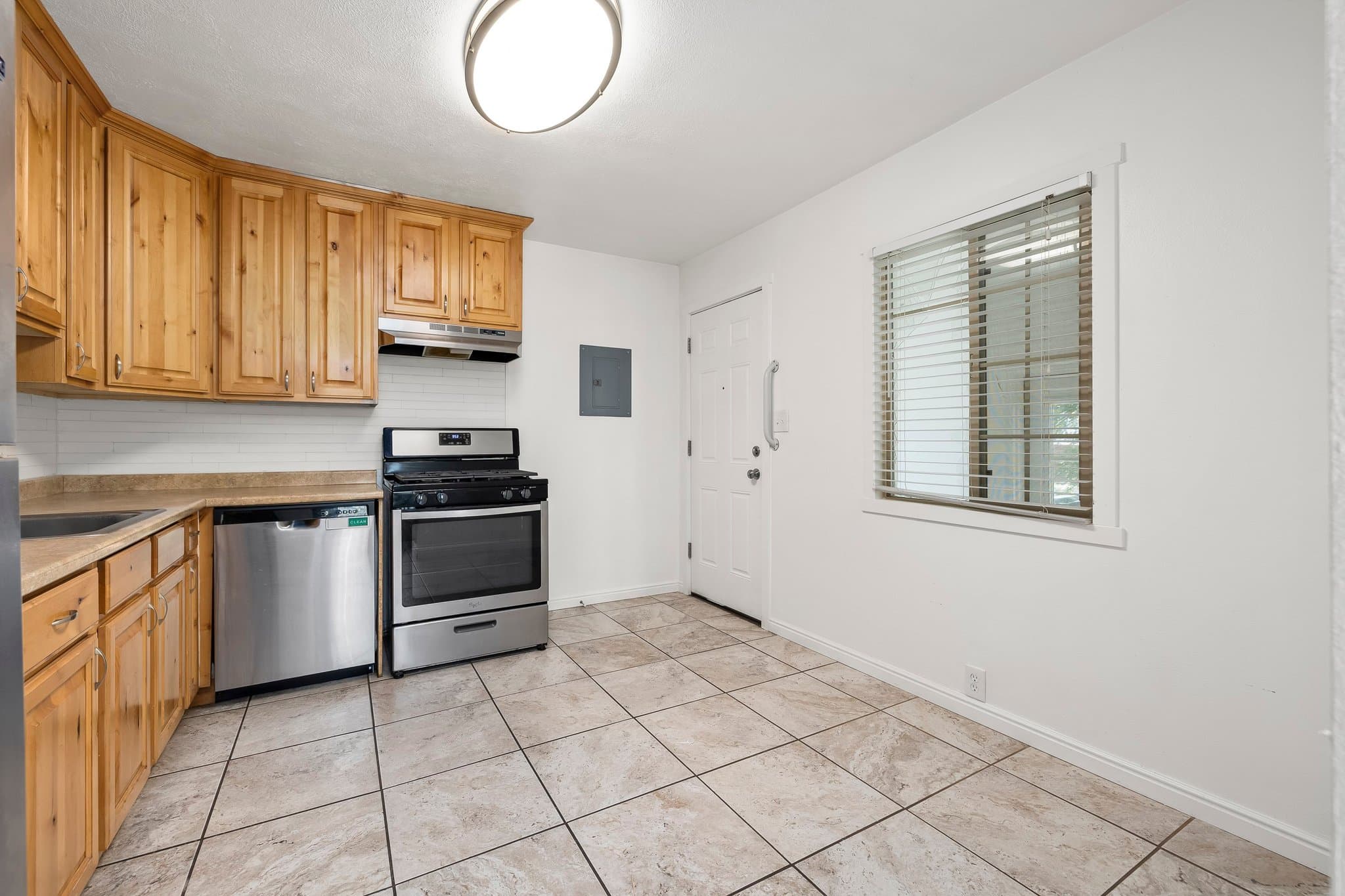 West Valley City Apartment: 3911 S 3200 W Unit C