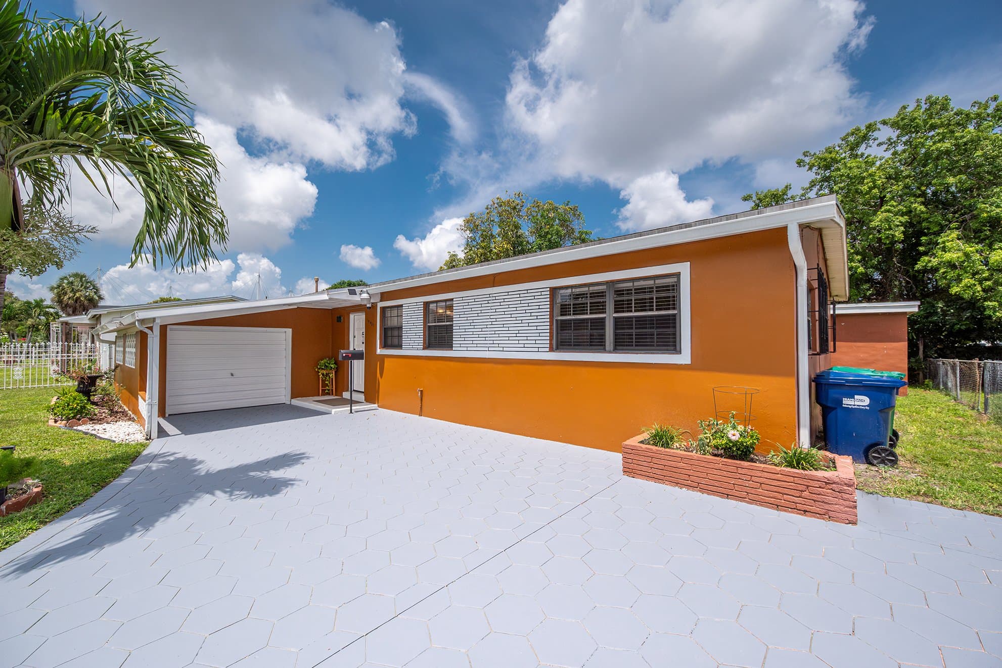 MIAMI GARDENS House: 19401 NW 23 AVE