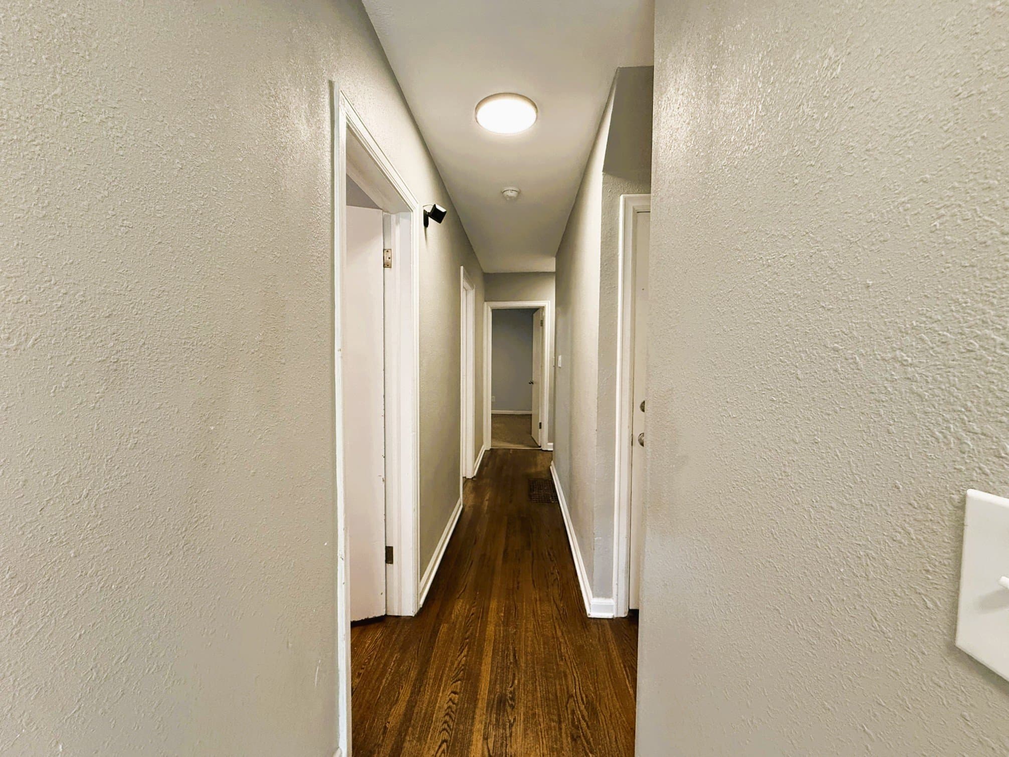 Wichita House: 514 S Crestway