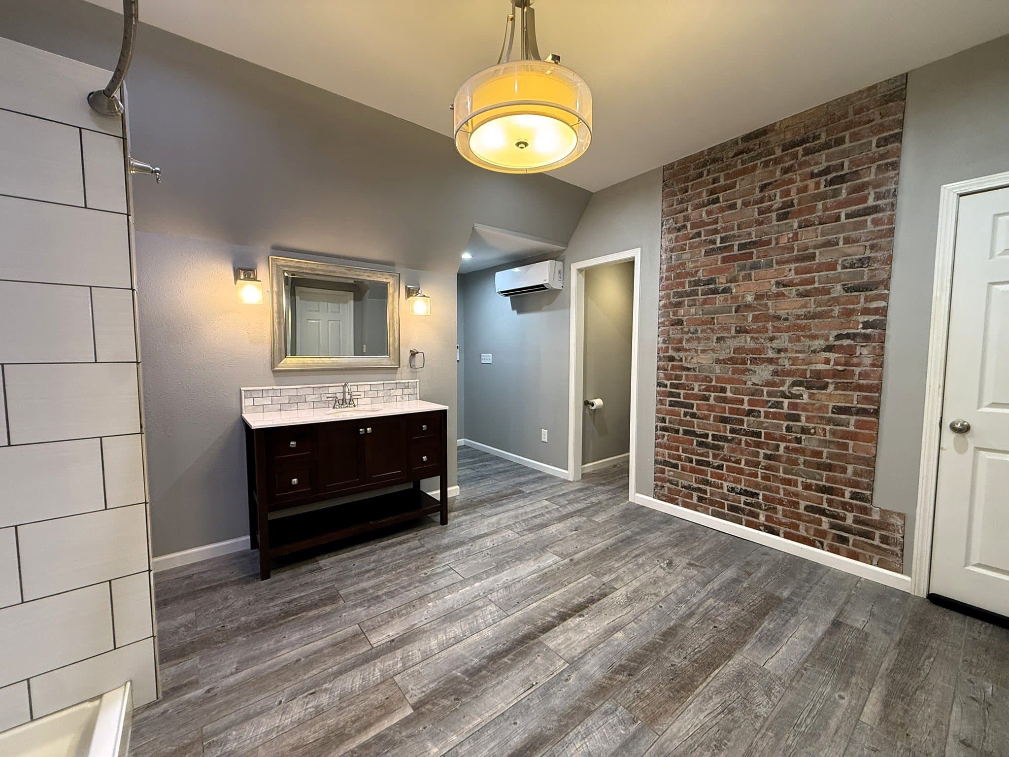 Wichita House: 514 S Crestway