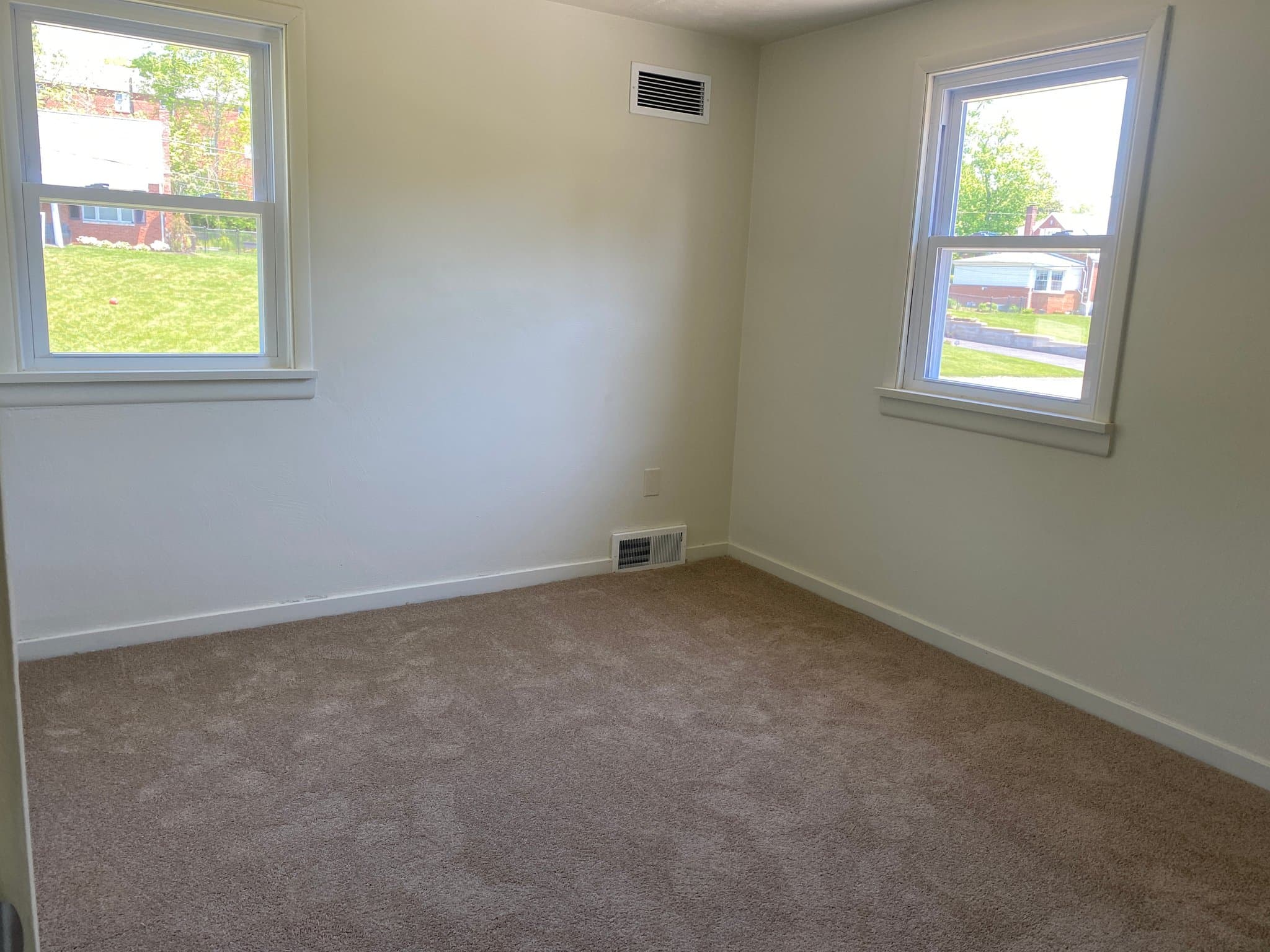 Irwin Townhome: 619 Robbins Station Road