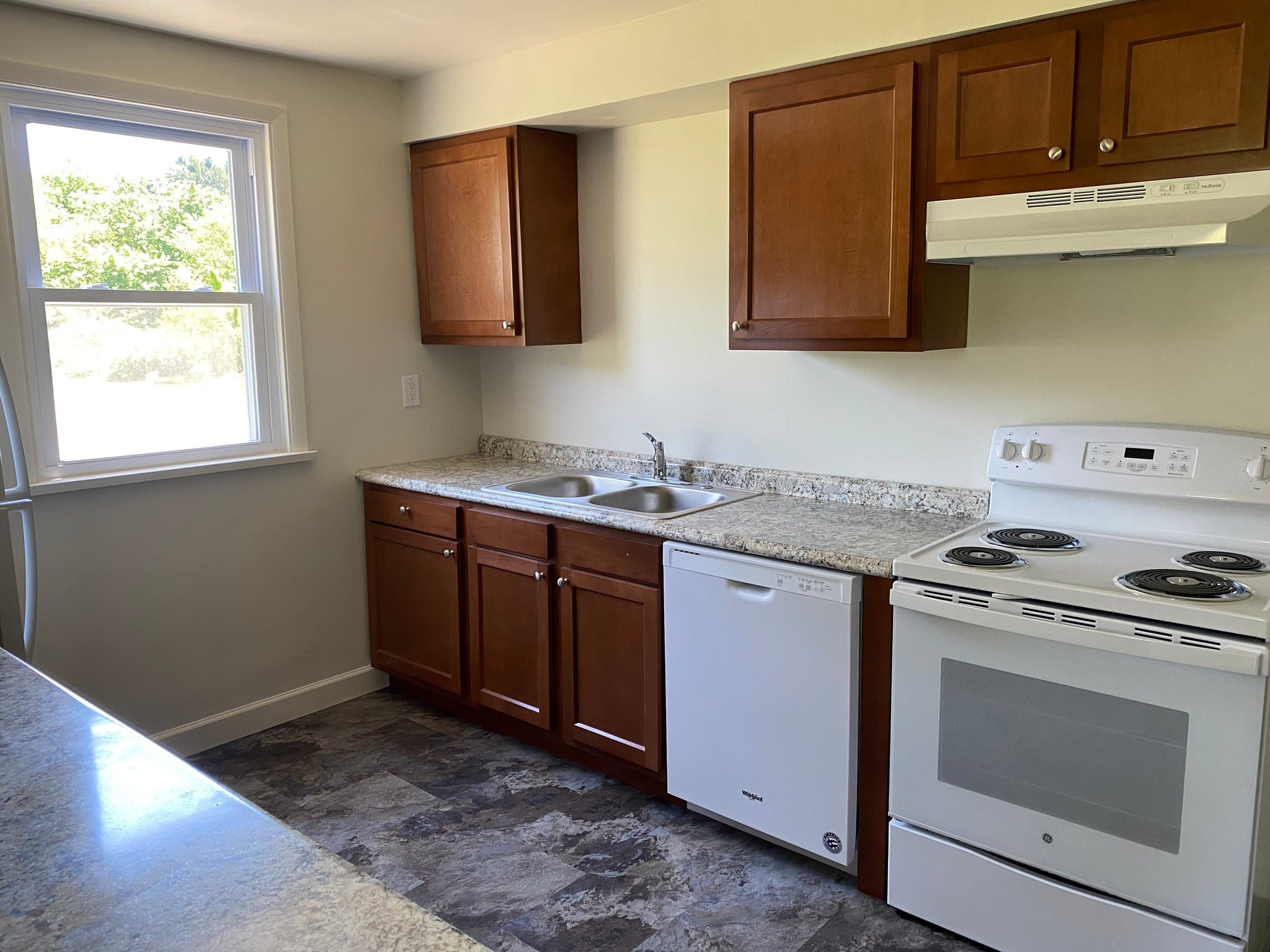 Irwin Townhome: 619 Robbins Station Road