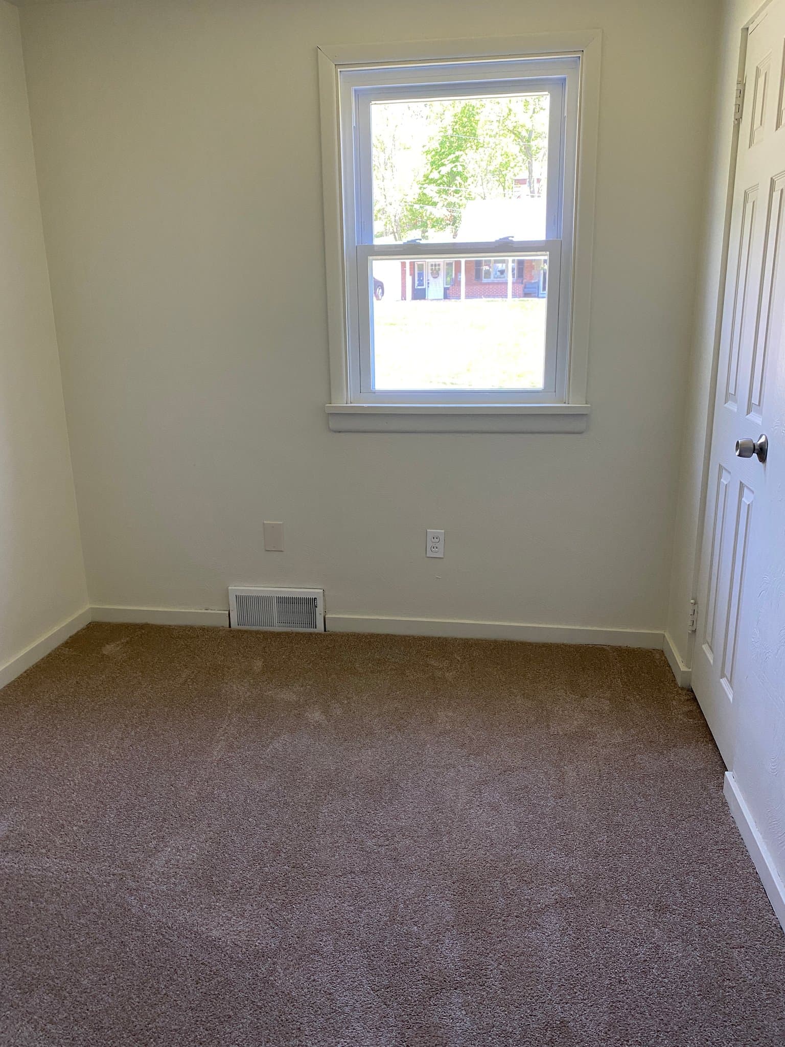 Irwin Townhome: 619 Robbins Station Road