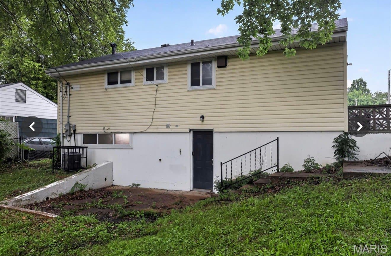Saint Louis House: 7744 Ellington Dr