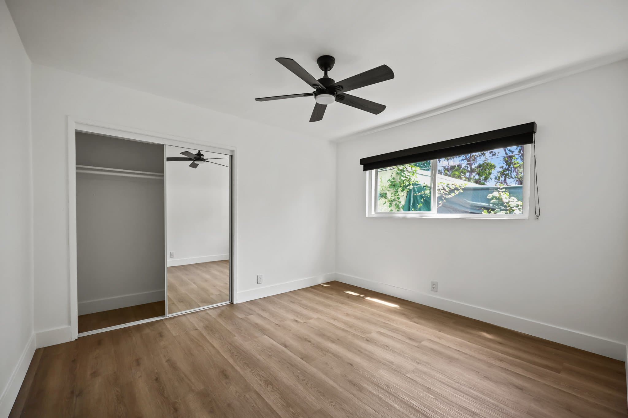 Los Angeles Apartment: 2034 s Garth Avenue