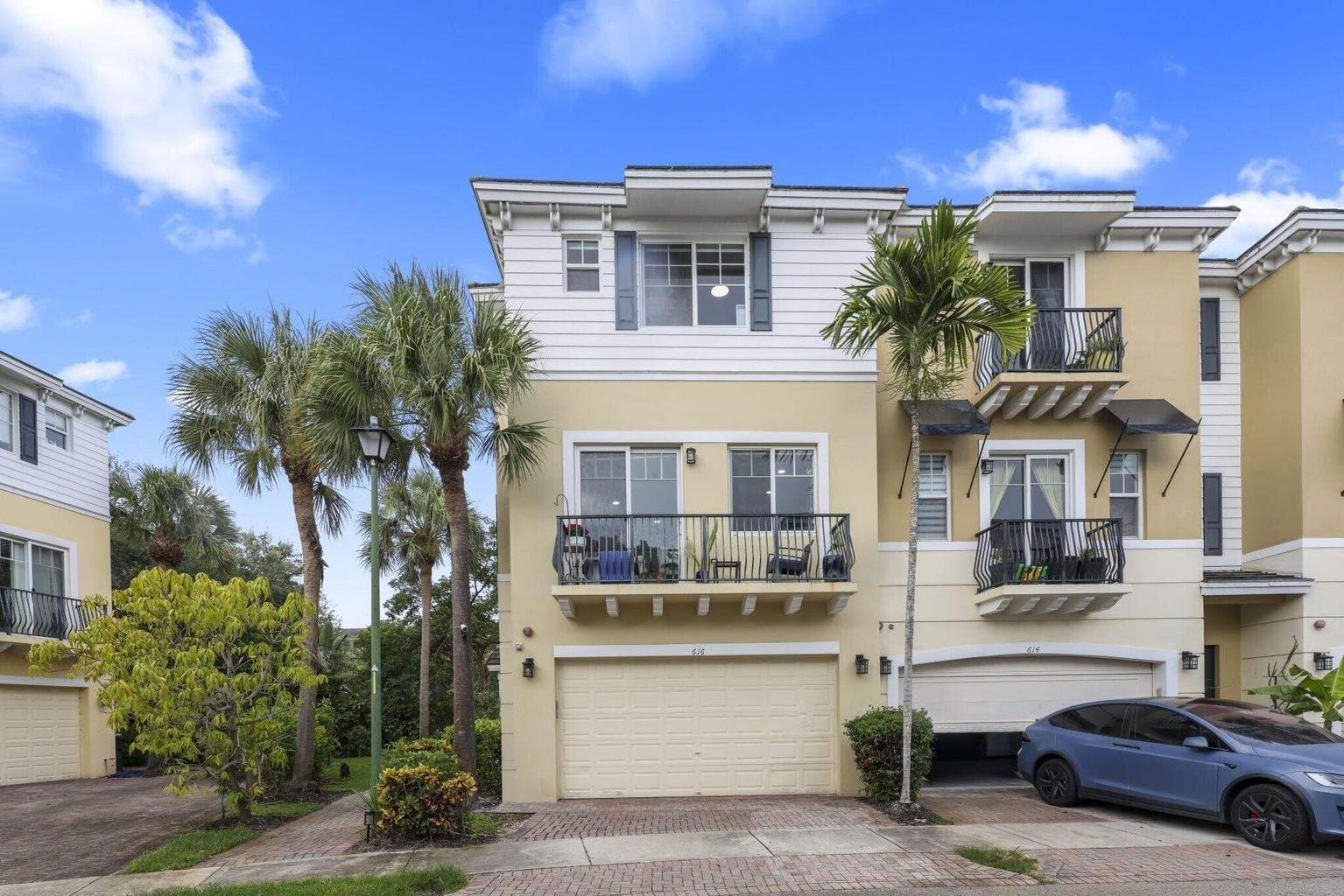 Boca Raton Townhome: 616 NW 38th Circle