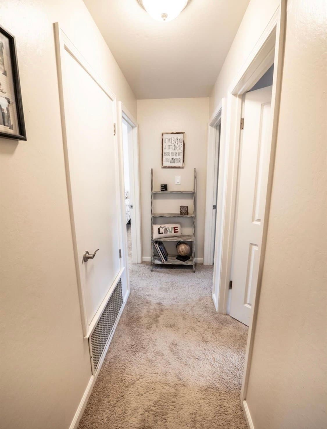 Roseville House: 210 Canterbury Ave