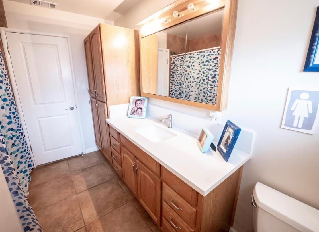 Roseville House: 210 Canterbury Ave