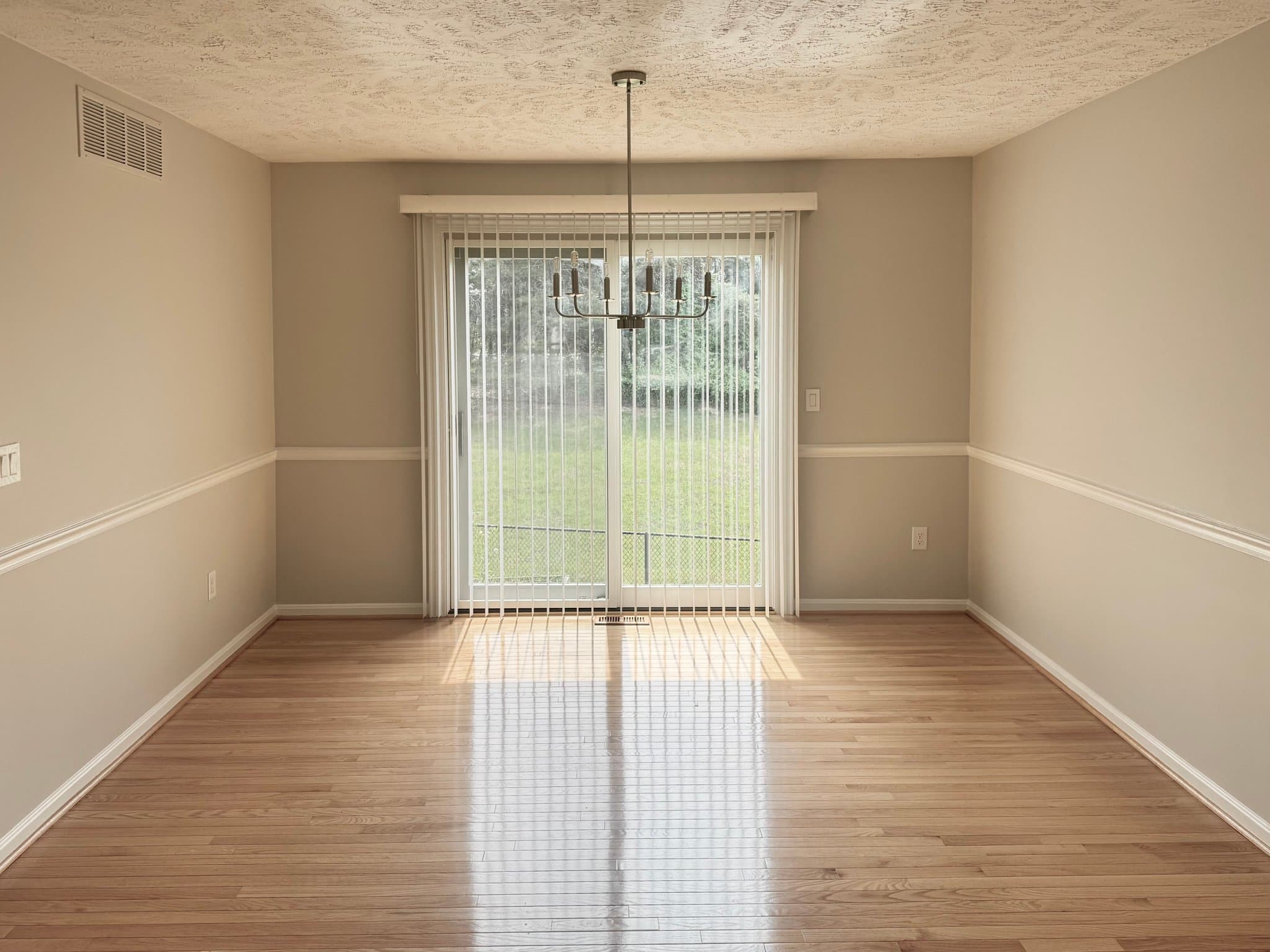 Severn House: 7420 Merrimusic Cir