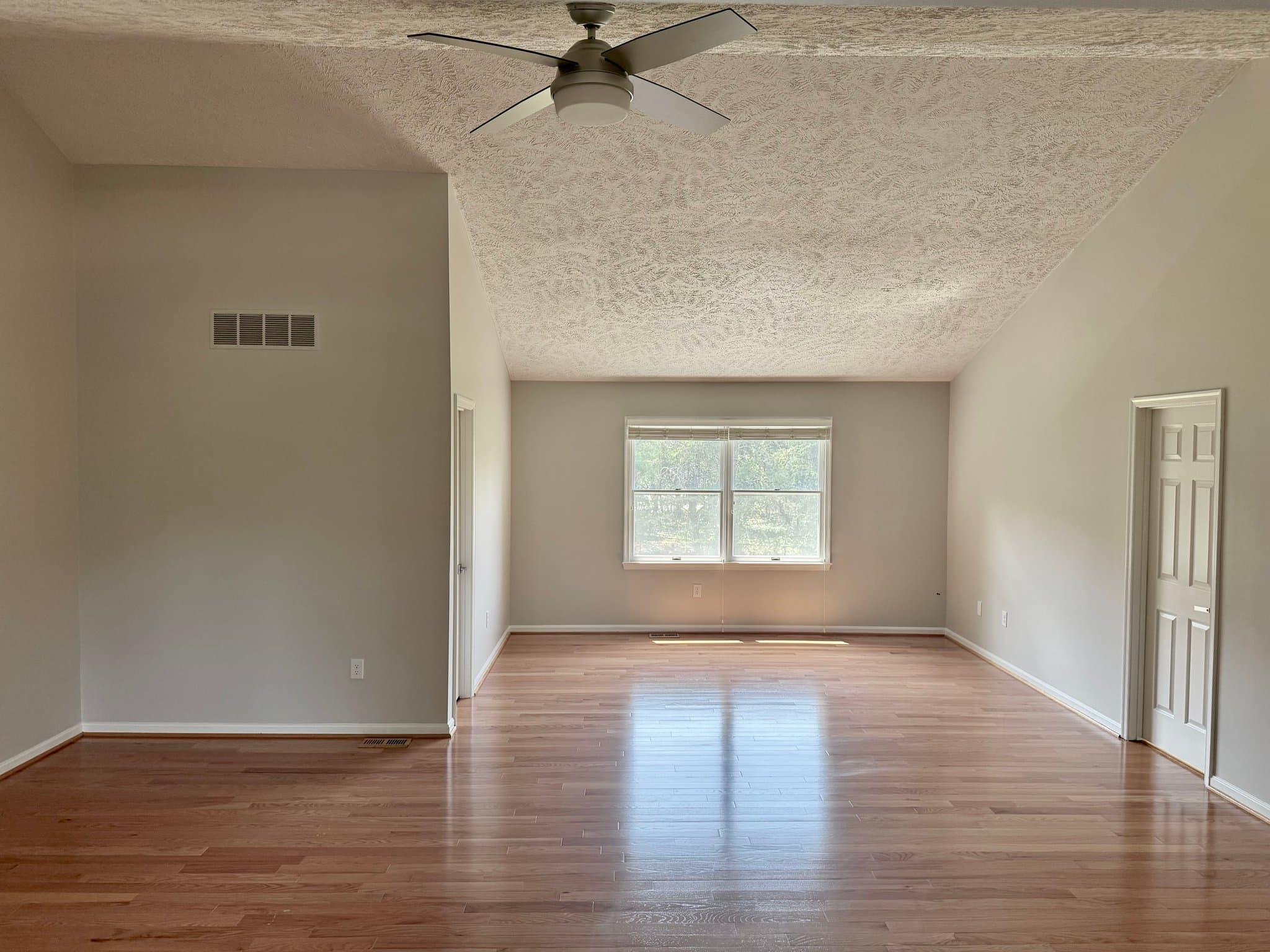 Severn House: 7420 Merrimusic Cir