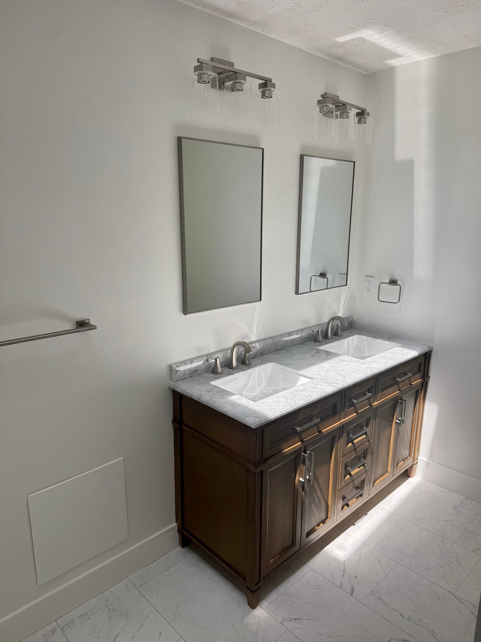 Severn House: 7420 Merrimusic Cir