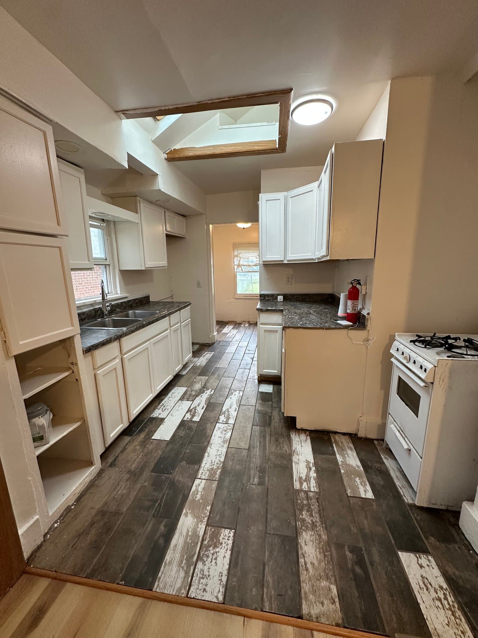 Peoria House: 2315 N Ellis St, Peoria, IL 61604