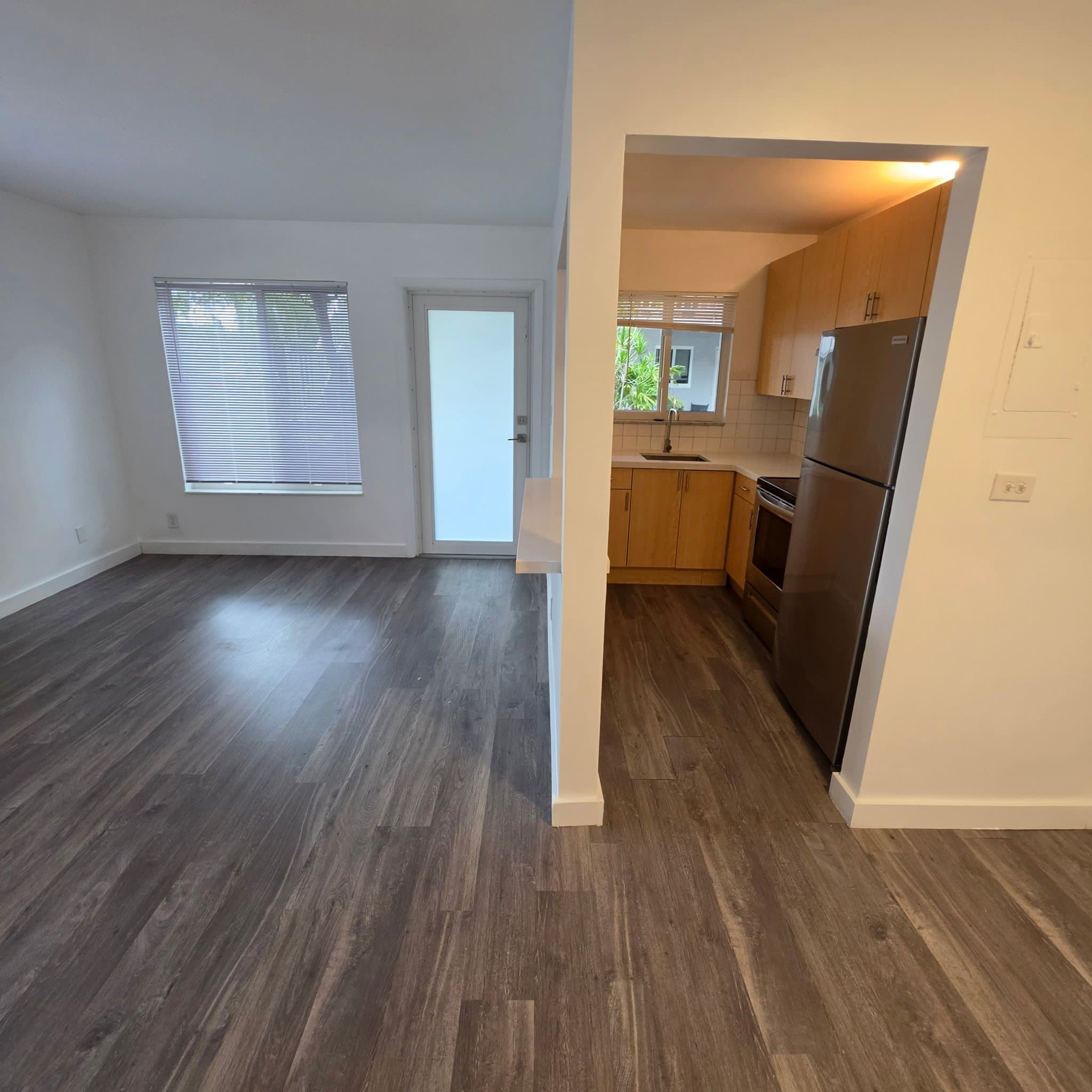 Hollywood Apartment: 1638 Dewey st