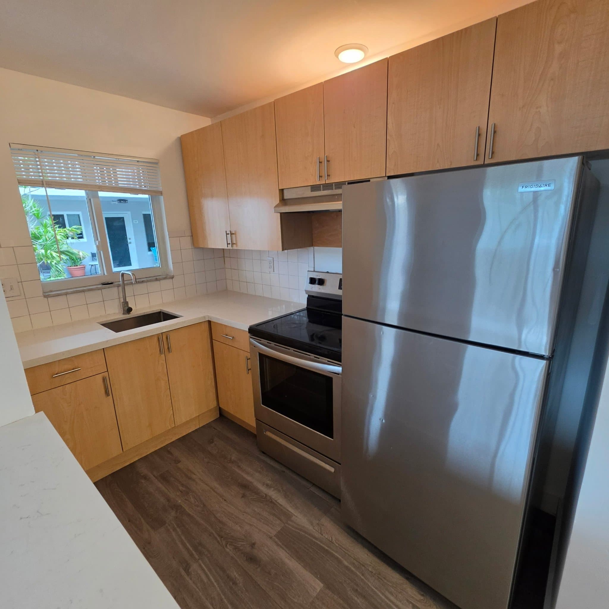 Hollywood Apartment: 1638 Dewey st
